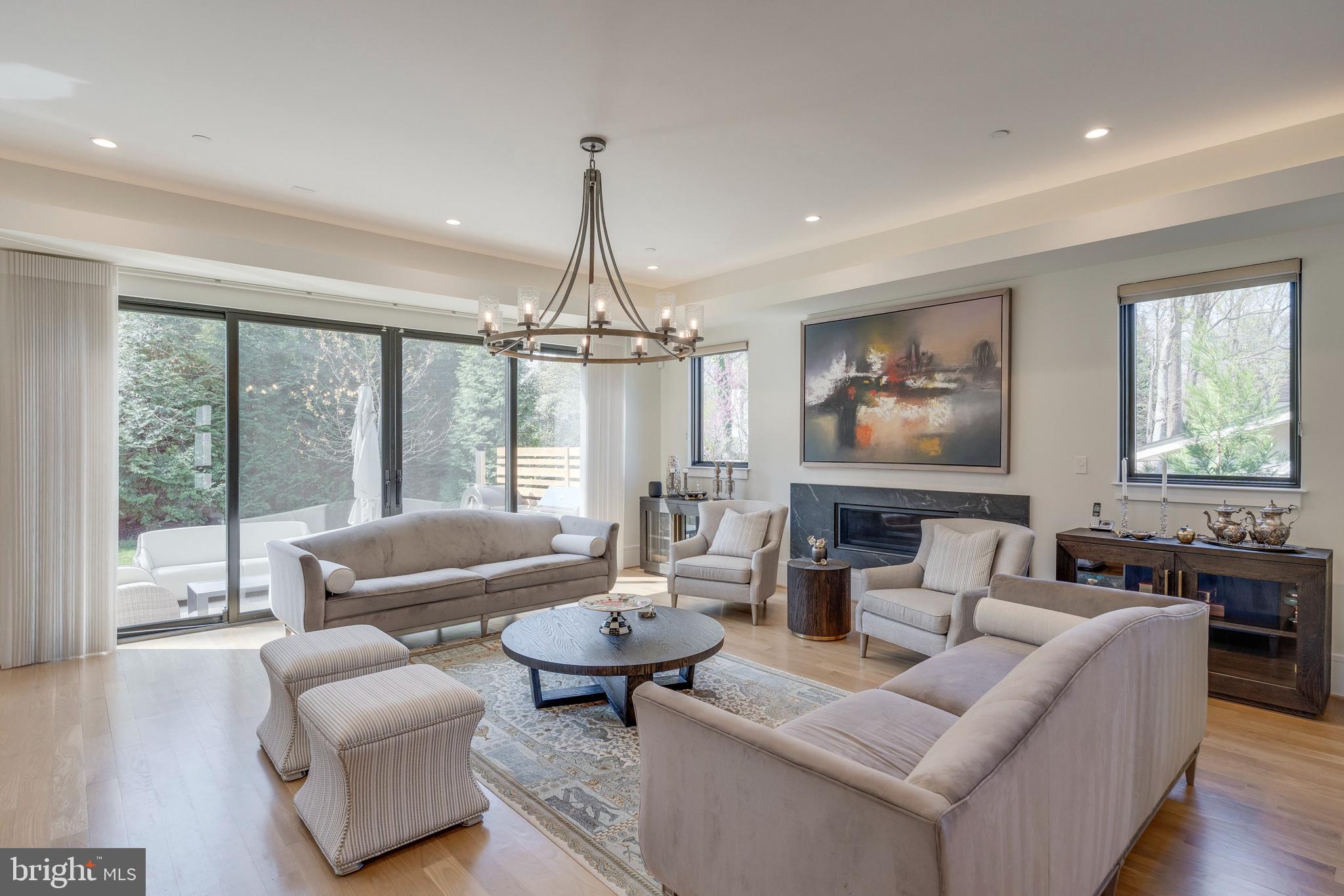 GREENWICH FOREST - Residential