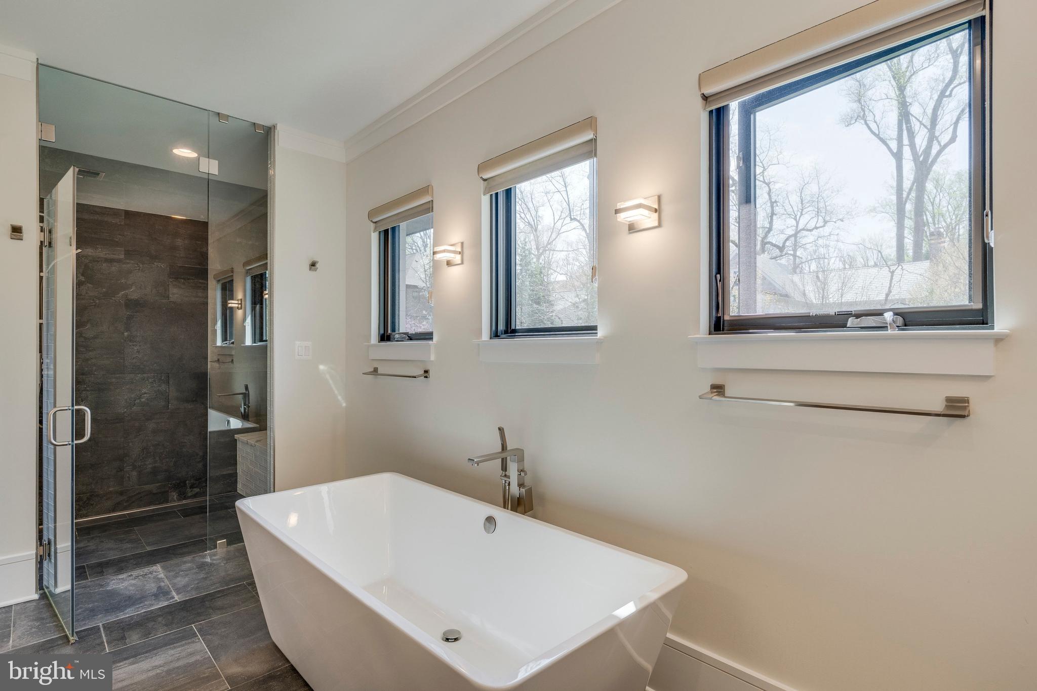 GREENWICH FOREST - Residential