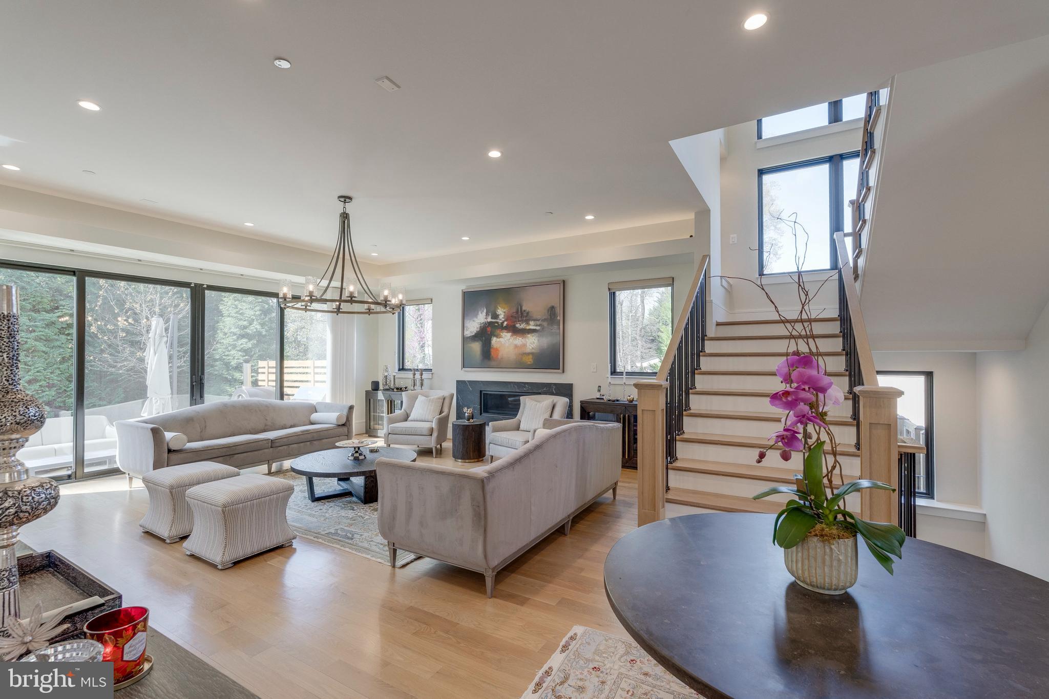 GREENWICH FOREST - Residential