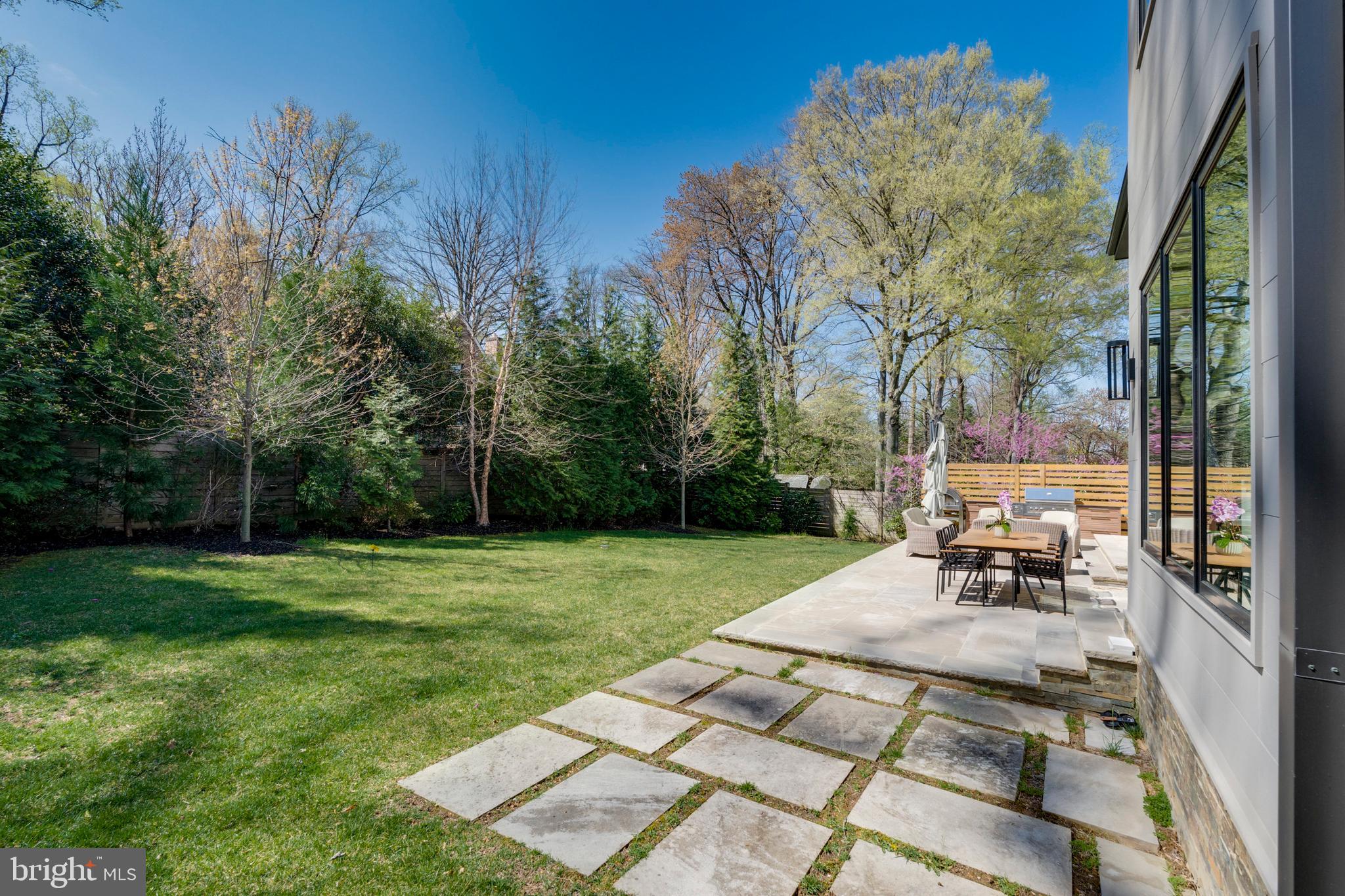 GREENWICH FOREST - Residential