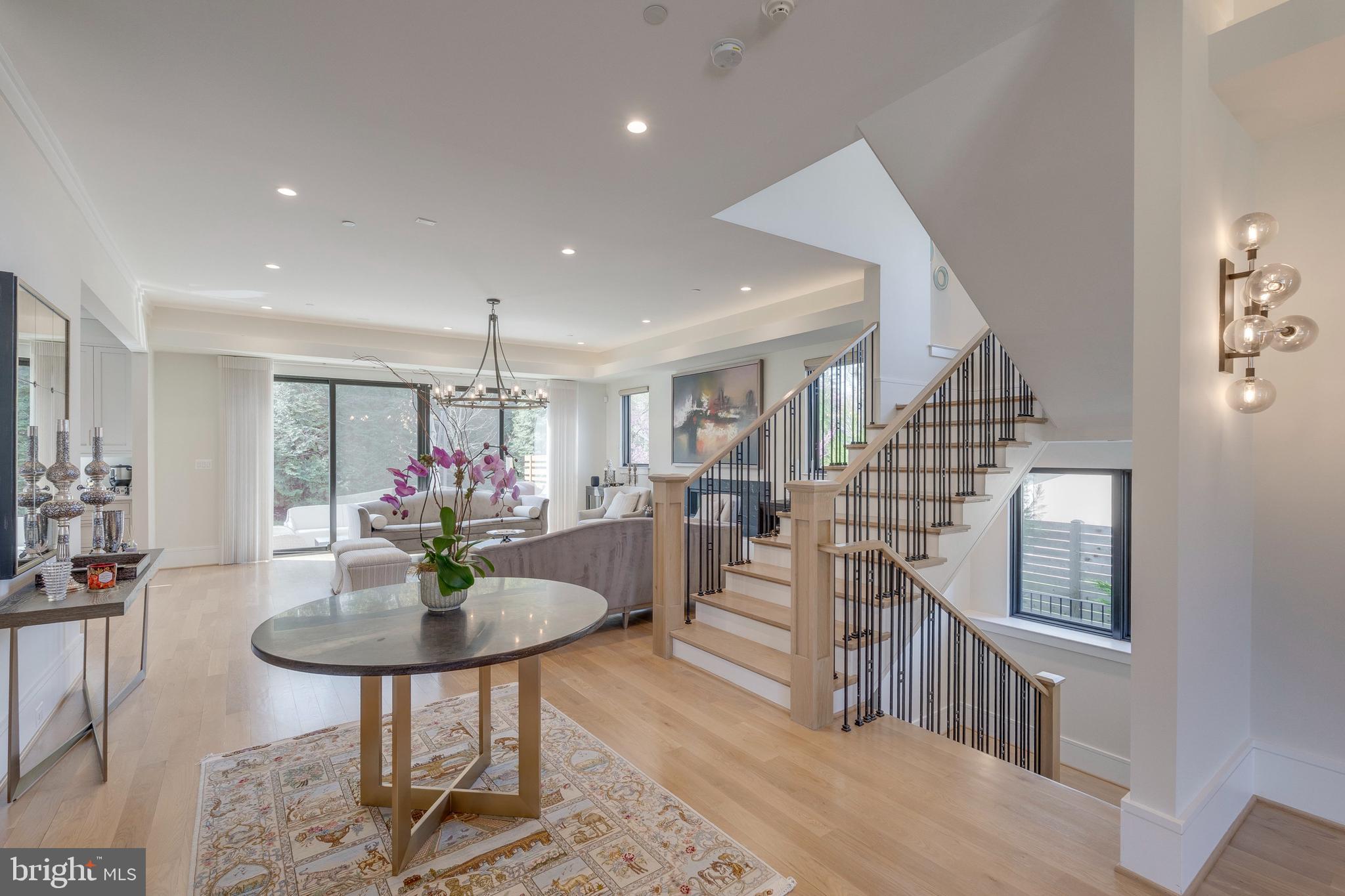 GREENWICH FOREST - Residential