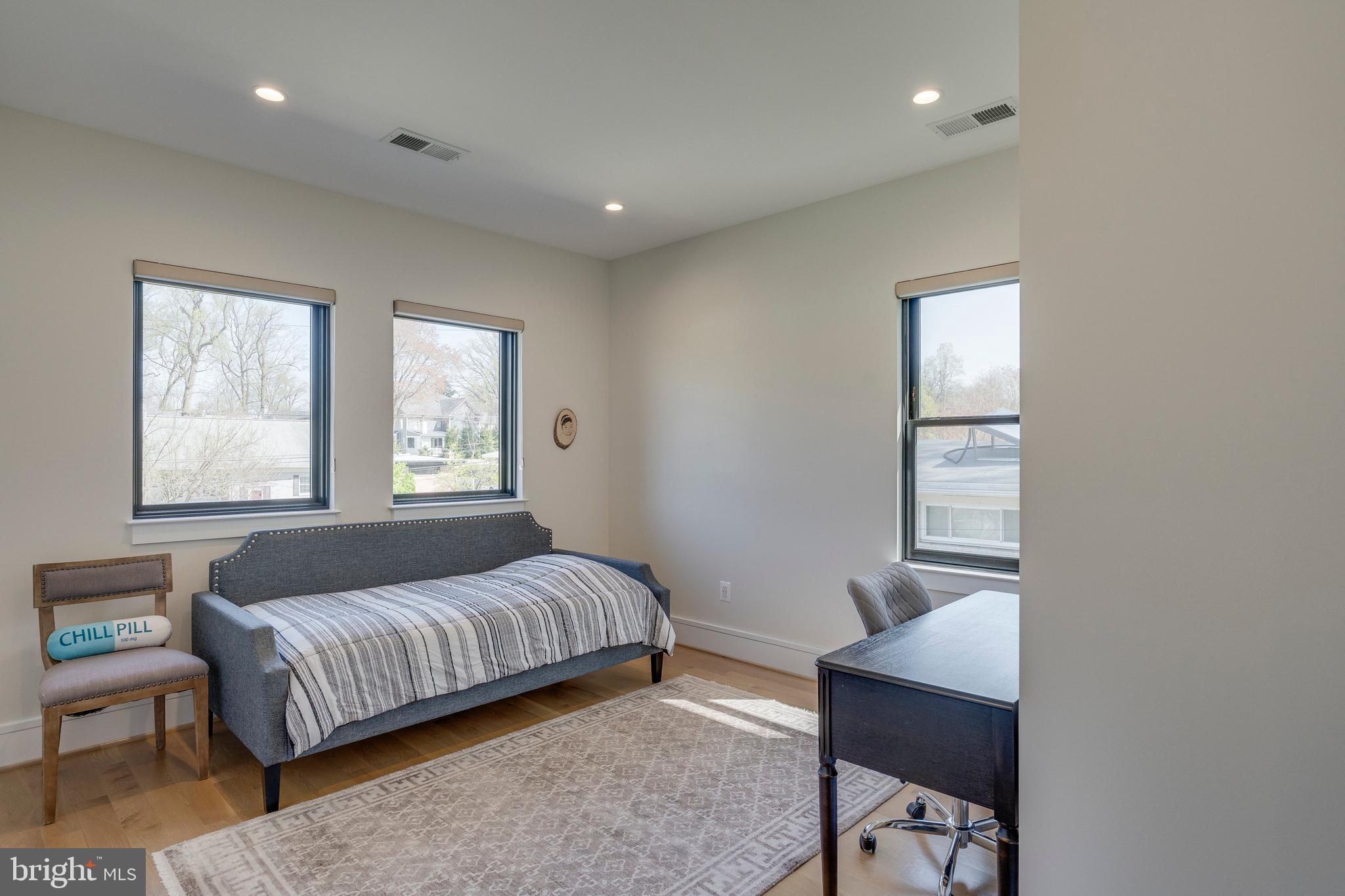 GREENWICH FOREST - Residential