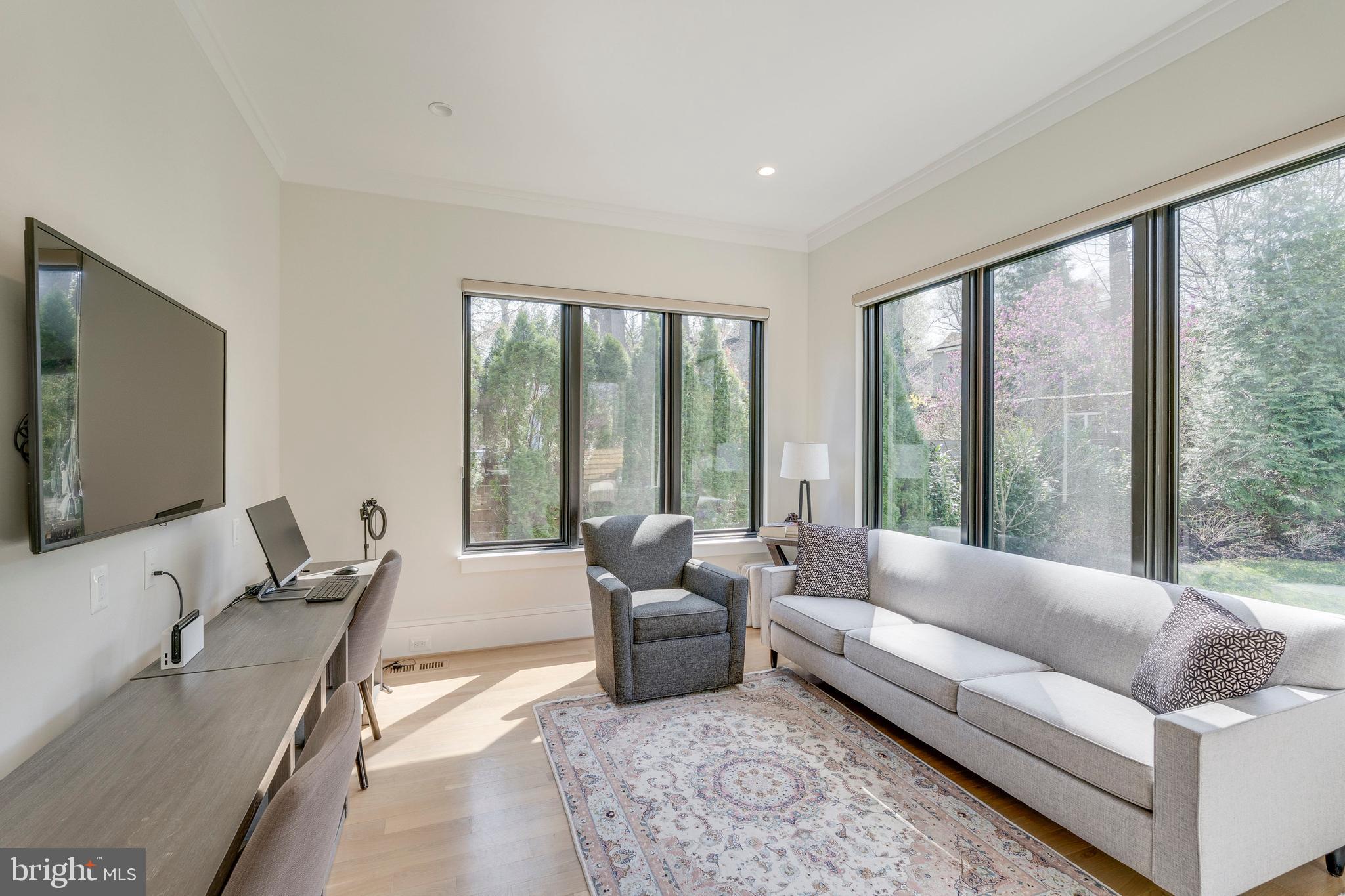 GREENWICH FOREST - Residential