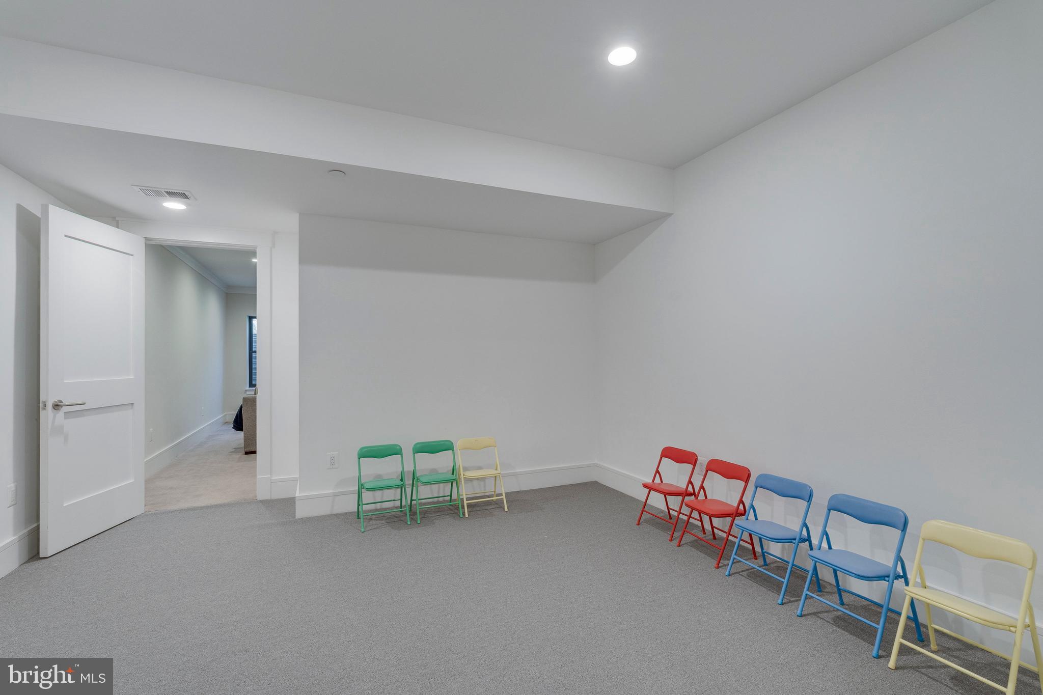 GREENWICH FOREST - Residential