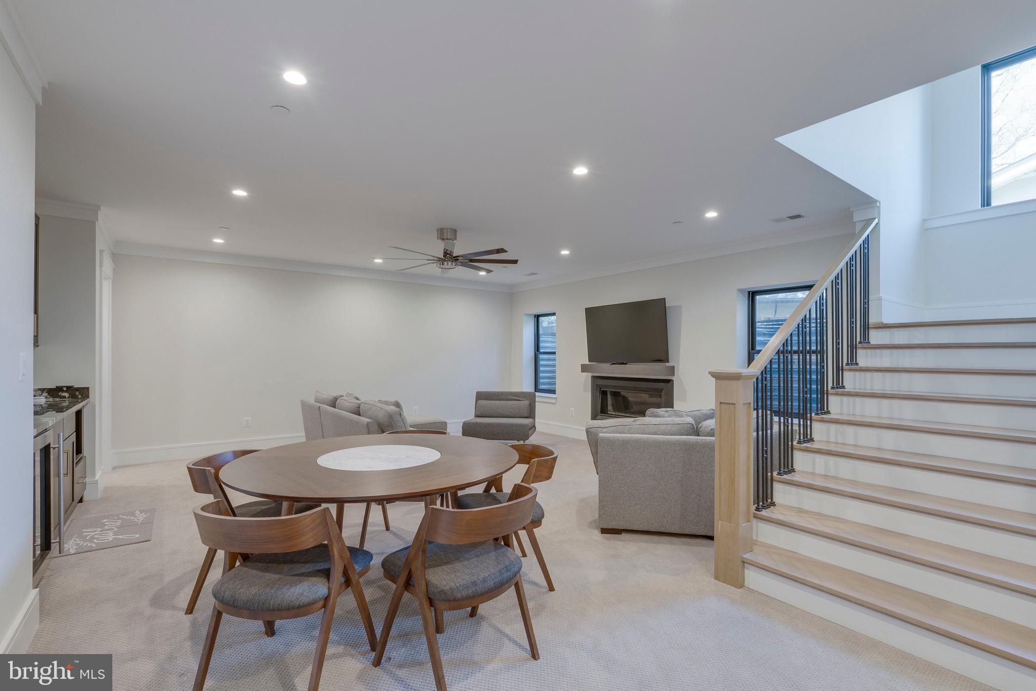 GREENWICH FOREST - Residential