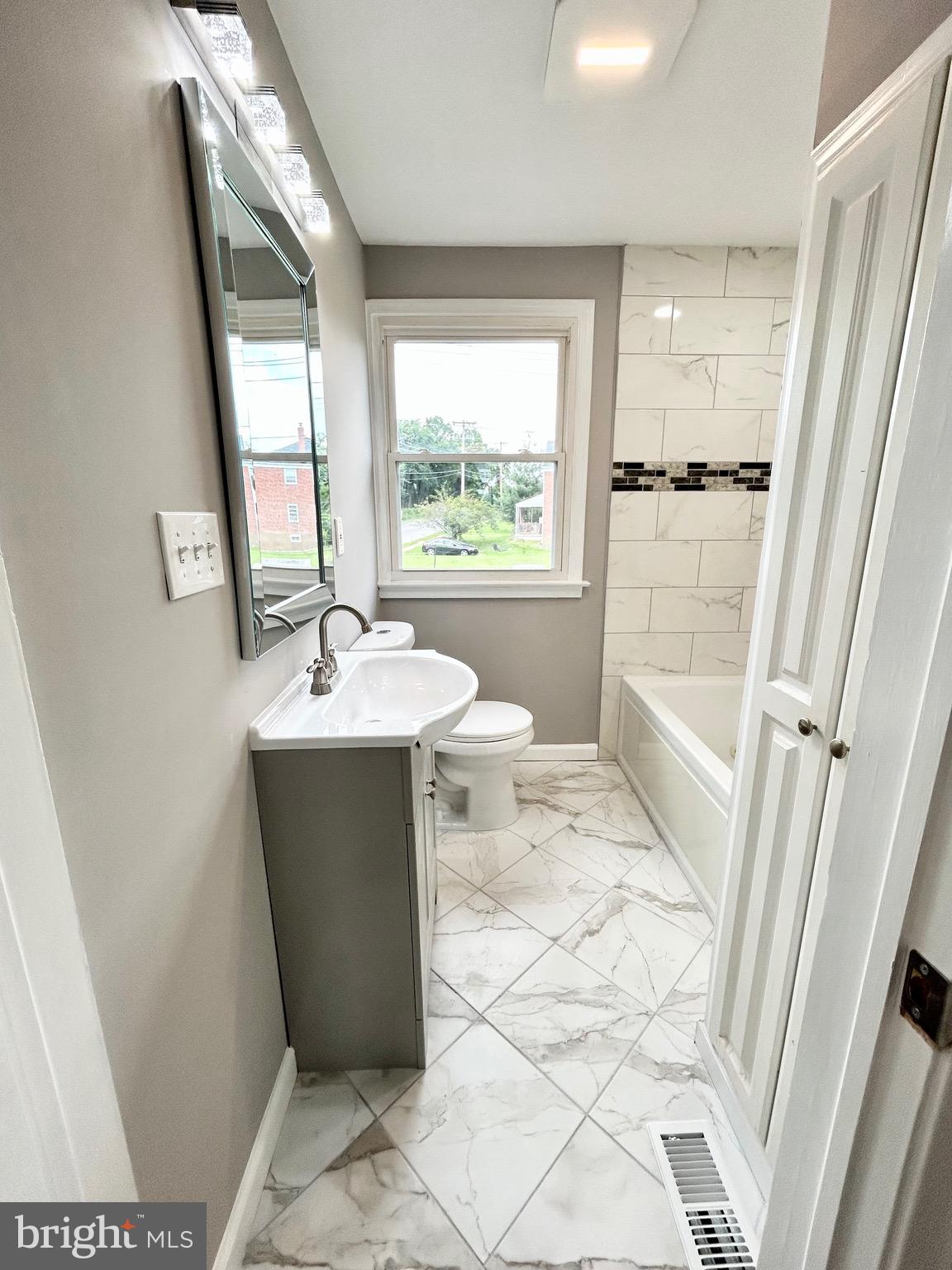 PERRING LOCH - Residential