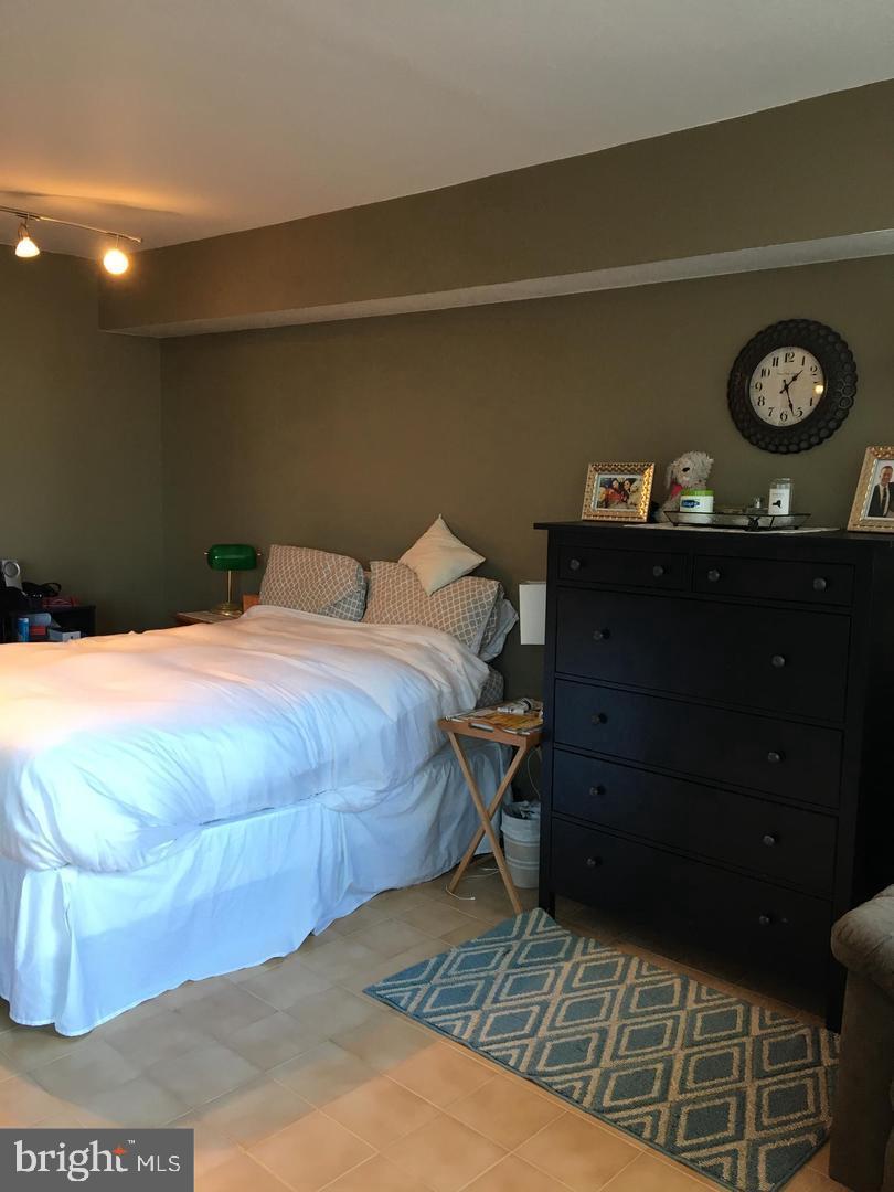 AVENUE OF THE ARTS - Residential Lease