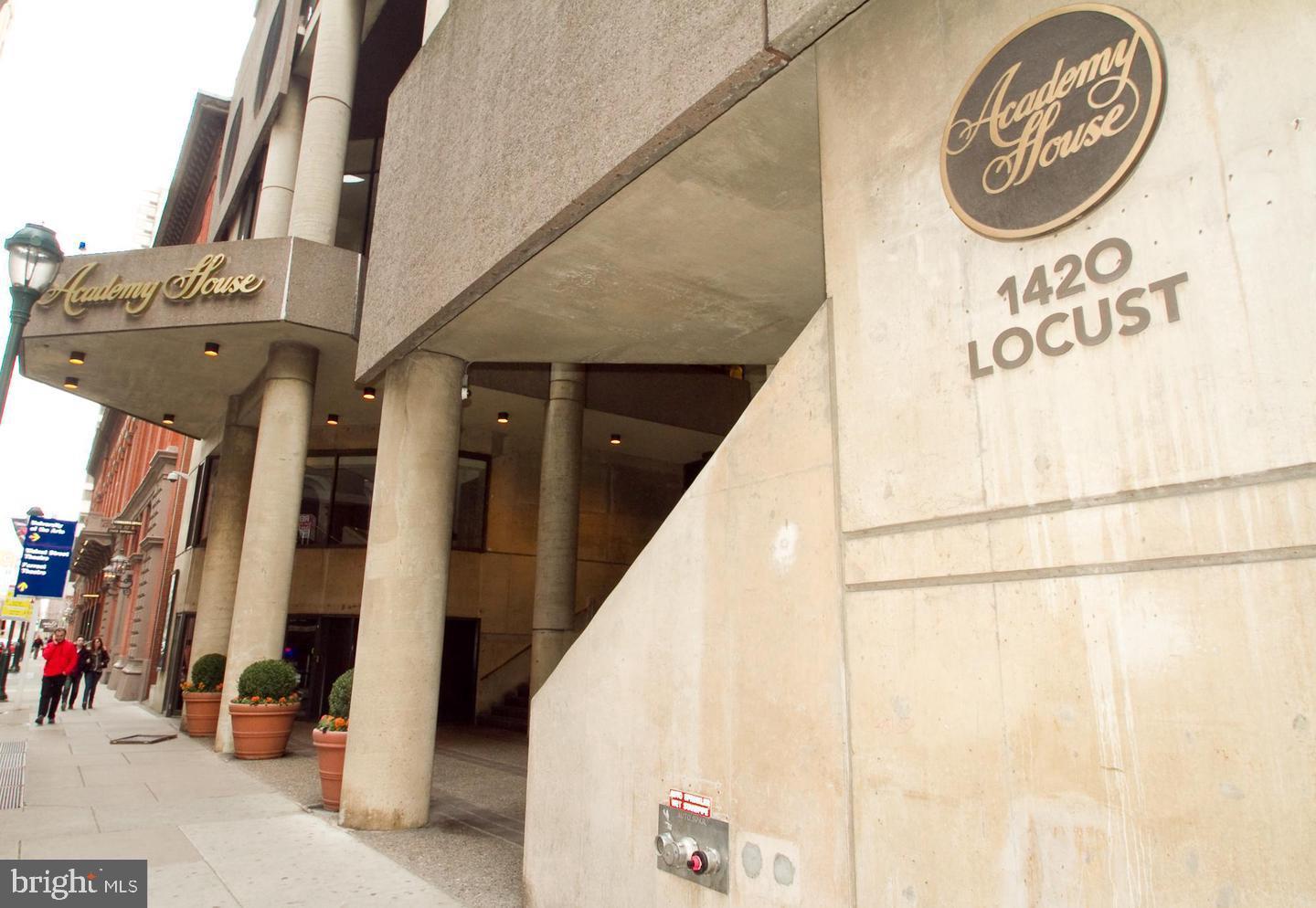 AVENUE OF THE ARTS - Residential Lease