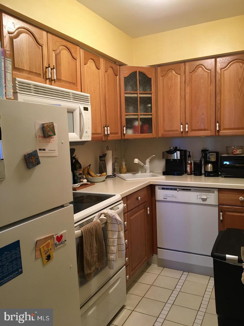 AVENUE OF THE ARTS - Residential Lease