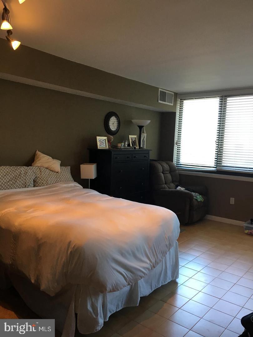 AVENUE OF THE ARTS - Residential Lease