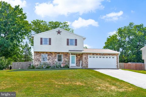 Photo of 35 Pine Tree Drive, Columbia, PA 17512 (MLS # PALA2053302)