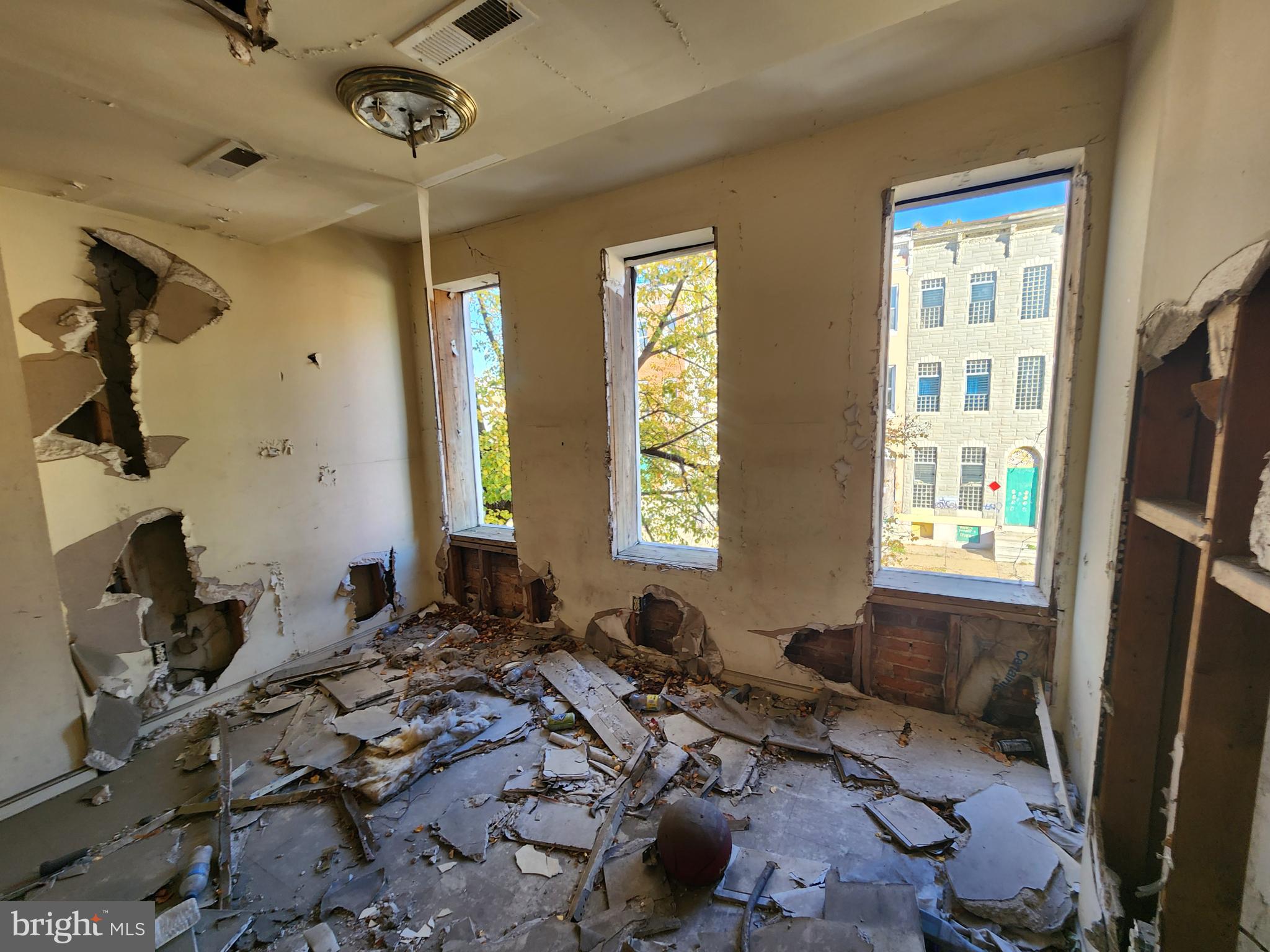 SANDTOWN-WINCHESTER - Residential