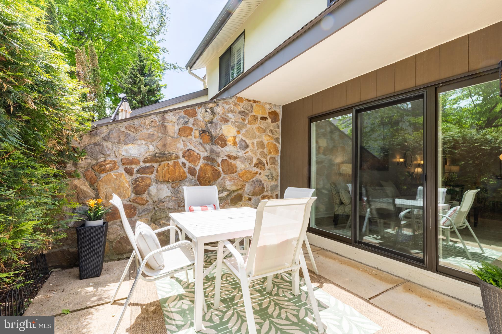 OAK KNOLL - Residential