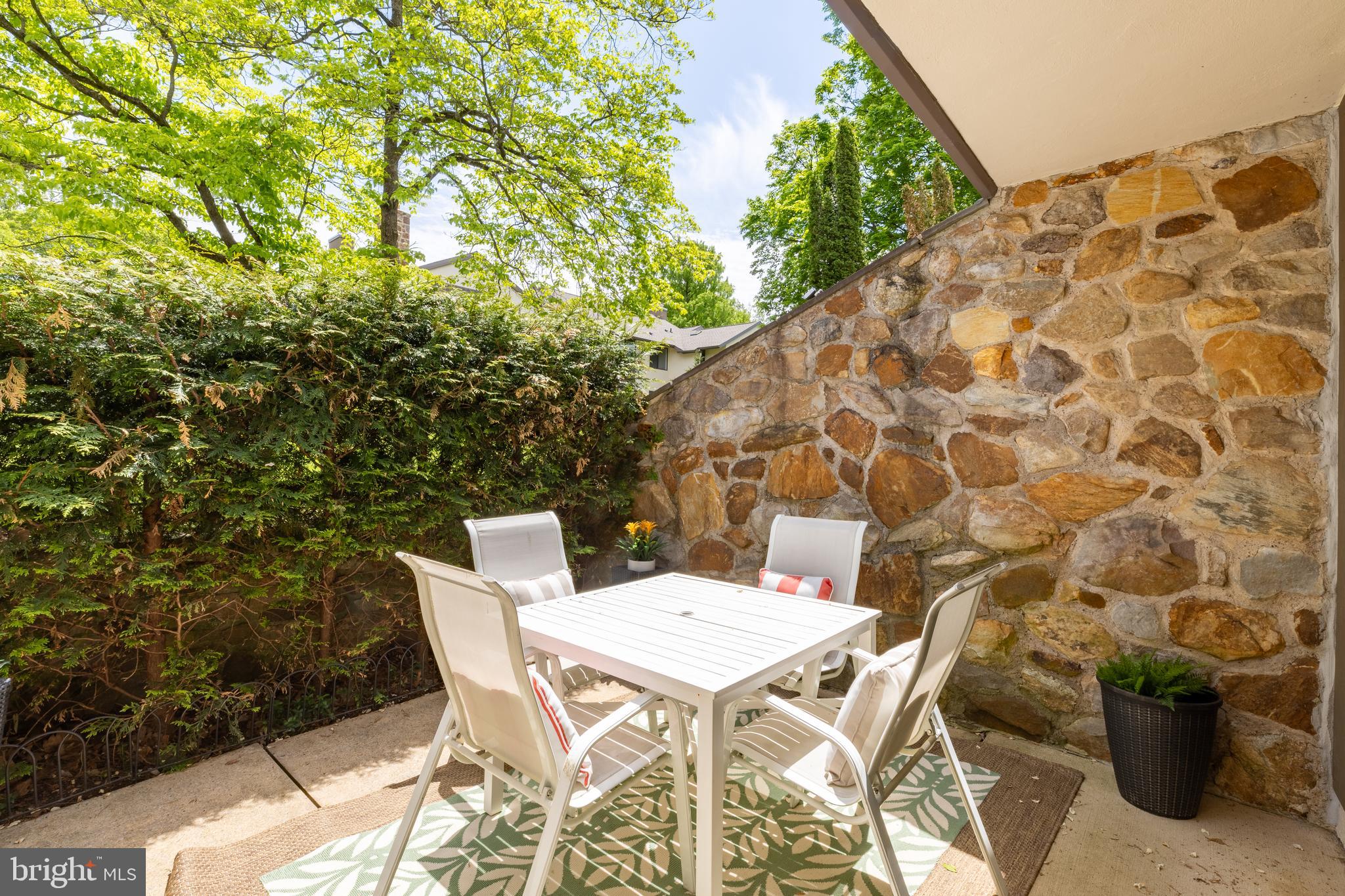 OAK KNOLL - Residential