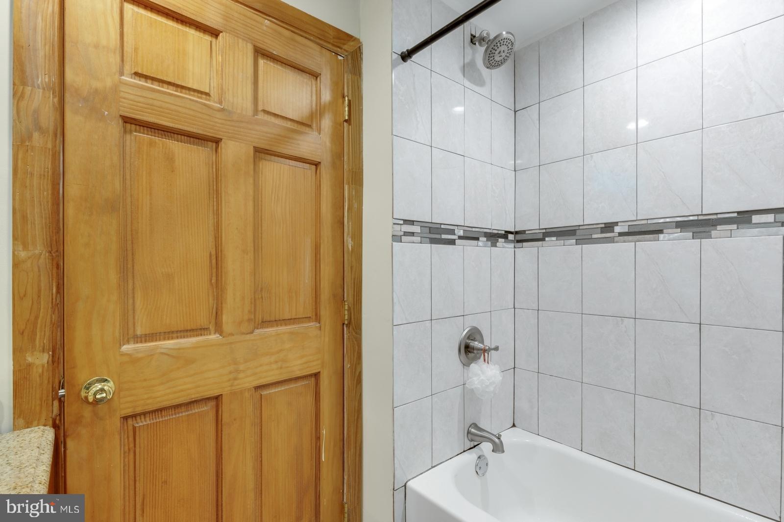 OLDE KENSINGTON - Residential Lease