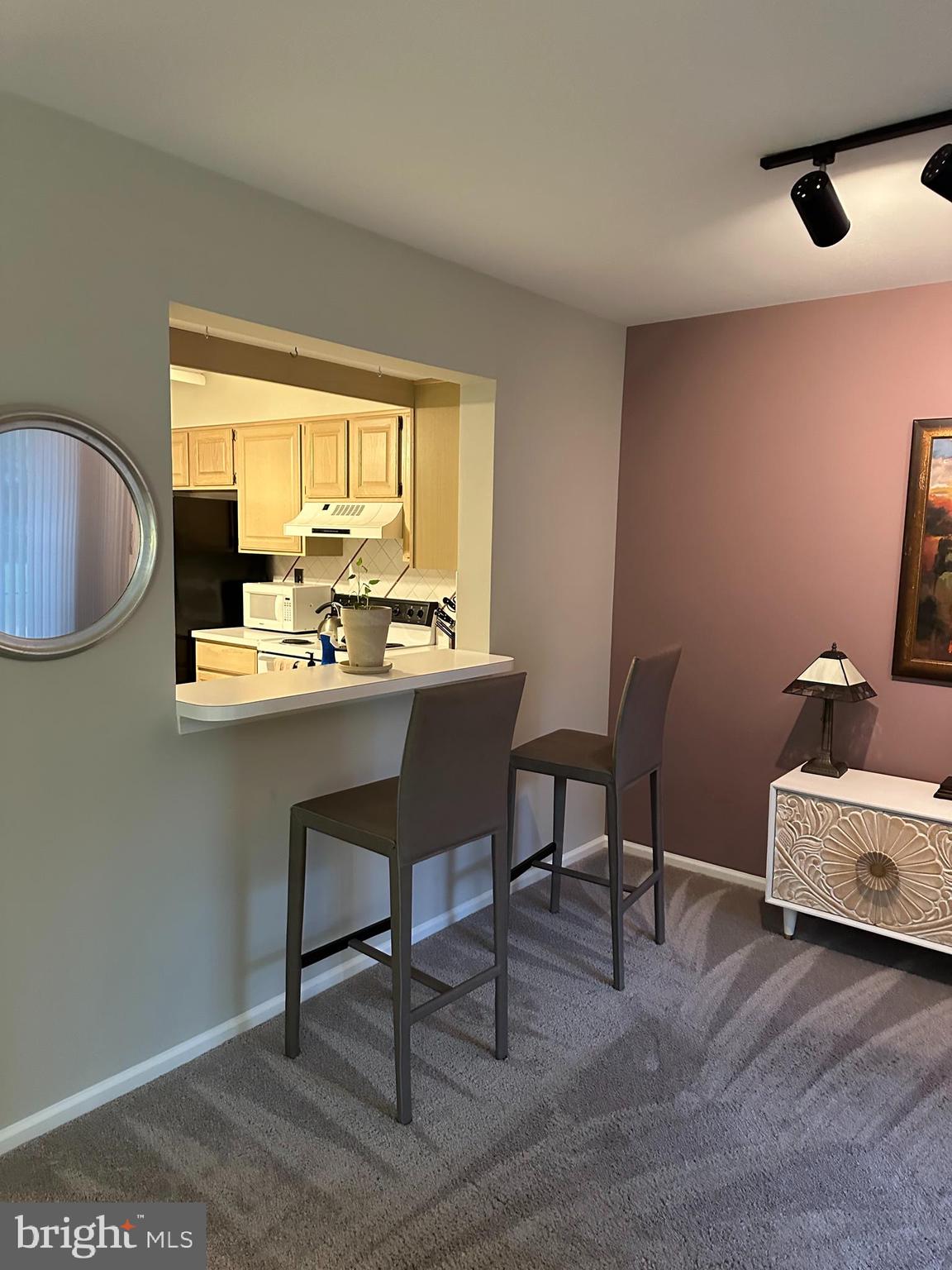 CHARING CROSS - Residential