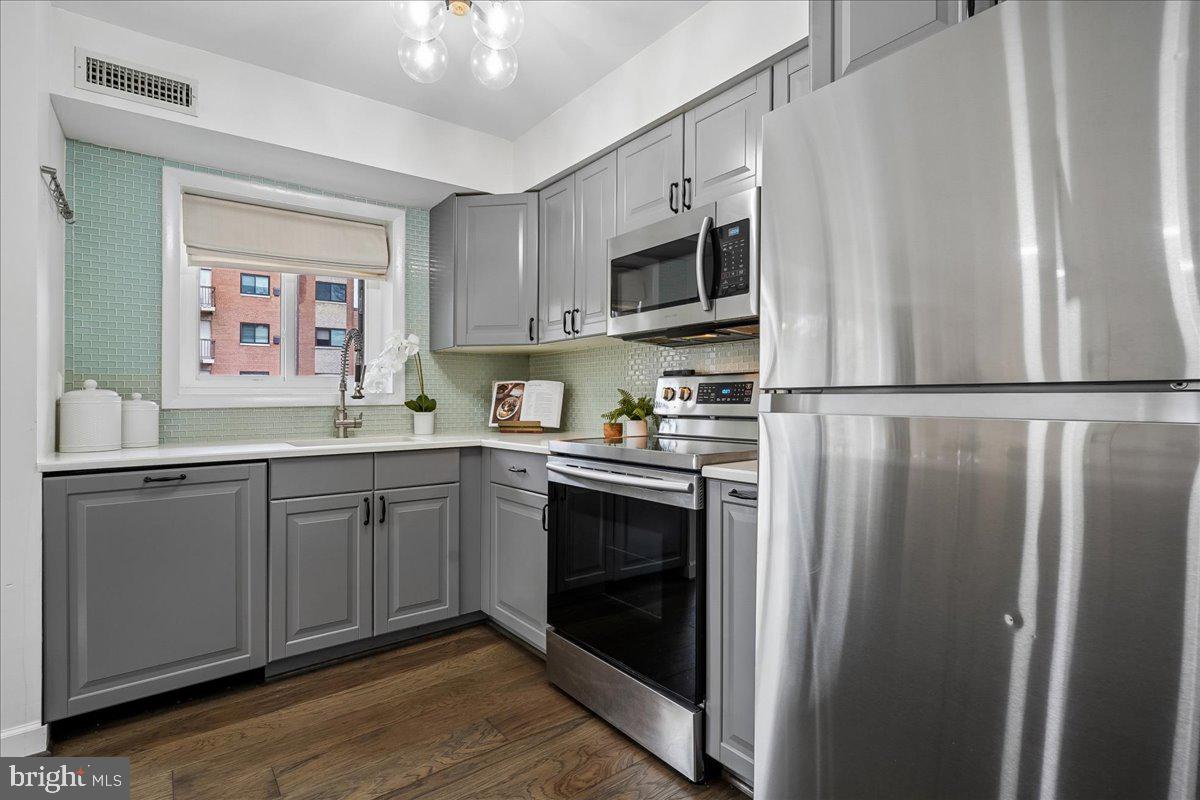 3220 S 28TH STREET 202