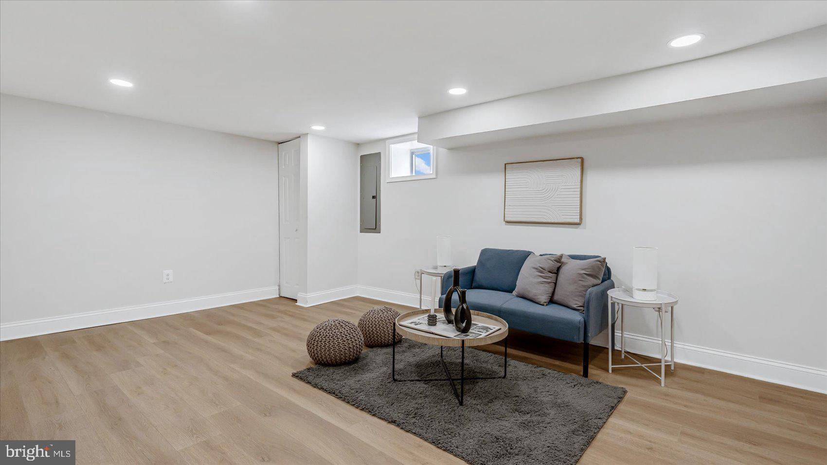 BROAD ACRES - Residential