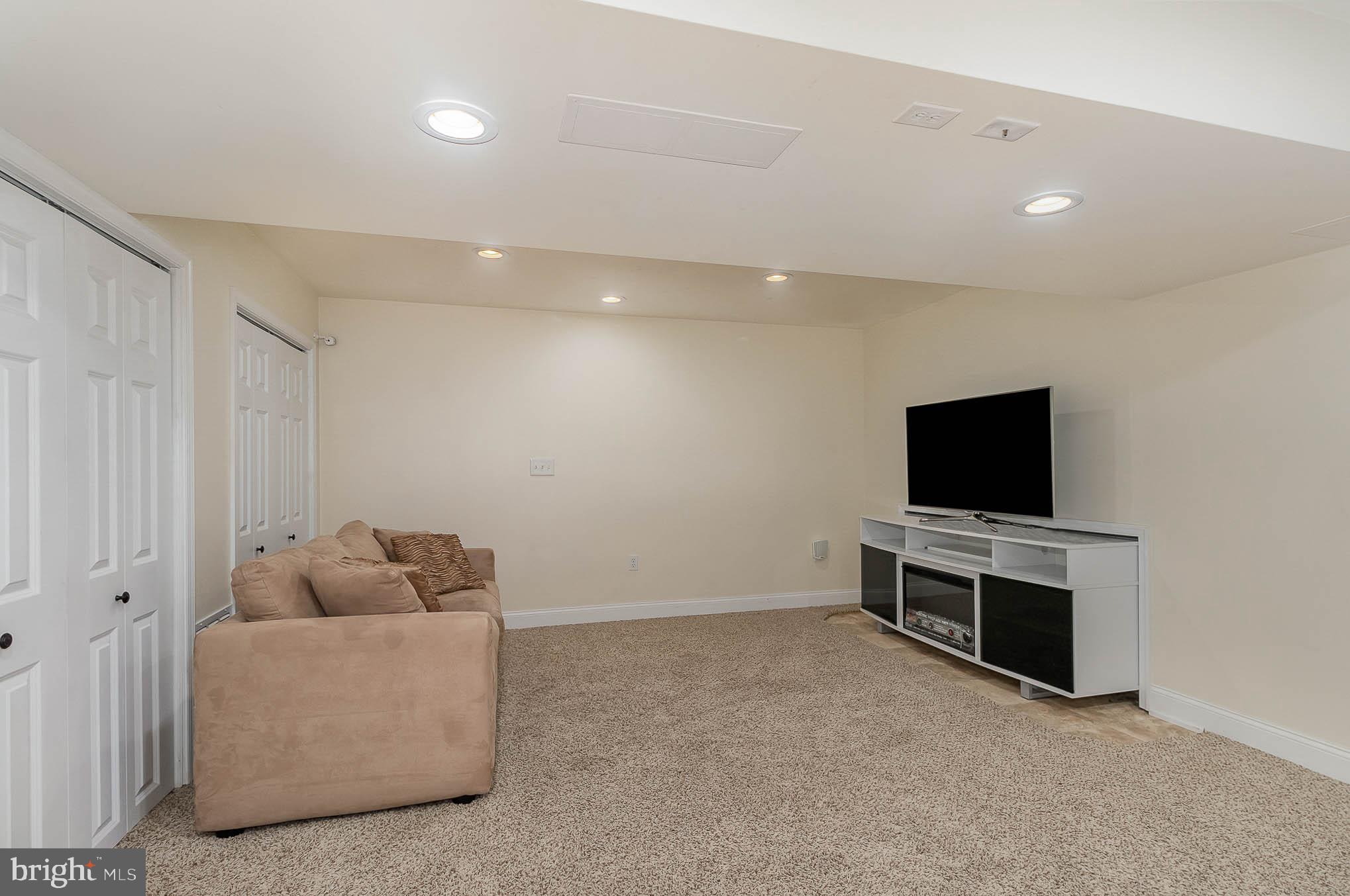 BRADFORD ESTATES - Residential Lease