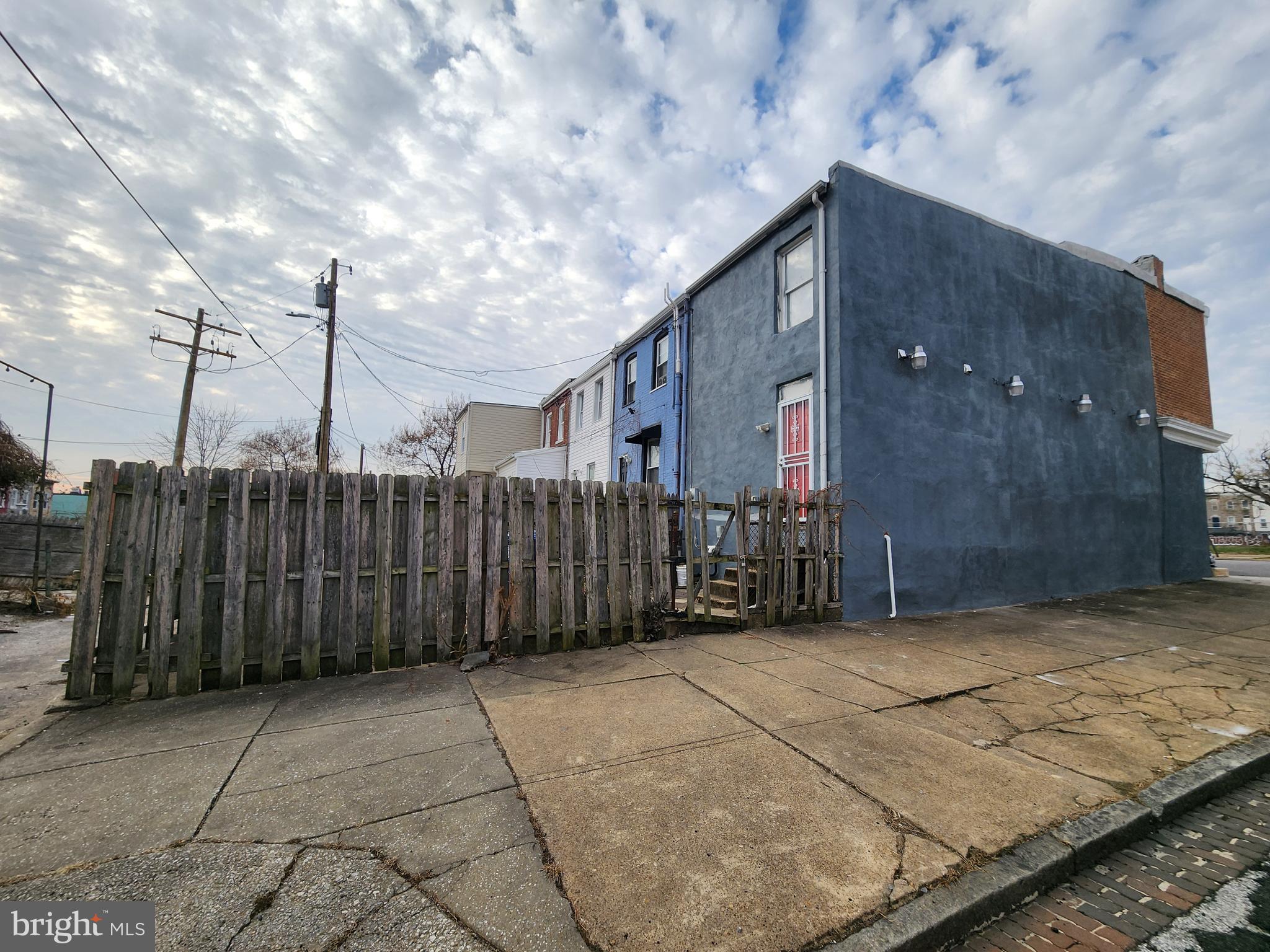 BROADWAY EAST - Residential