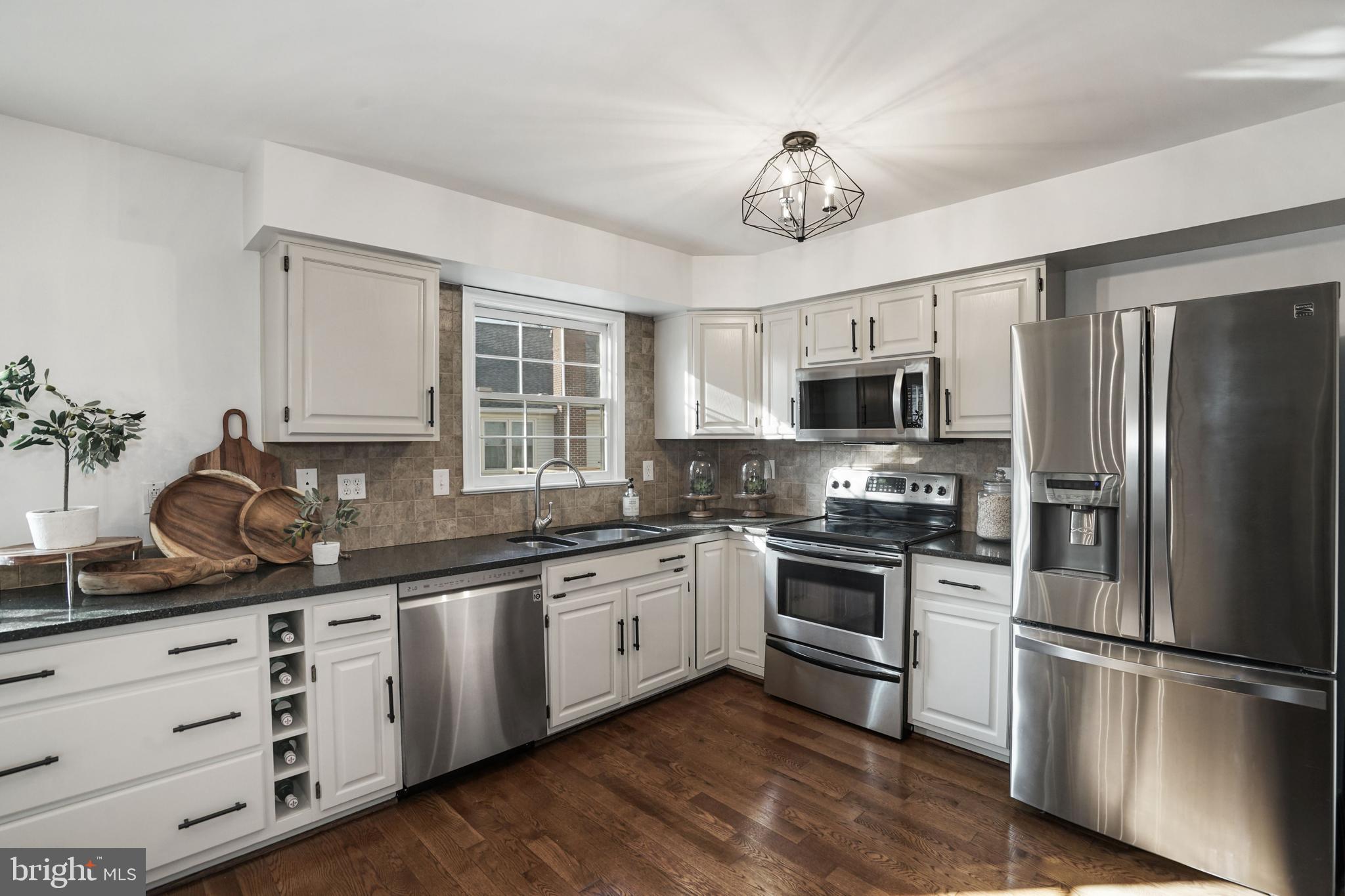 TOWNES OF HILLWOOD - Residential