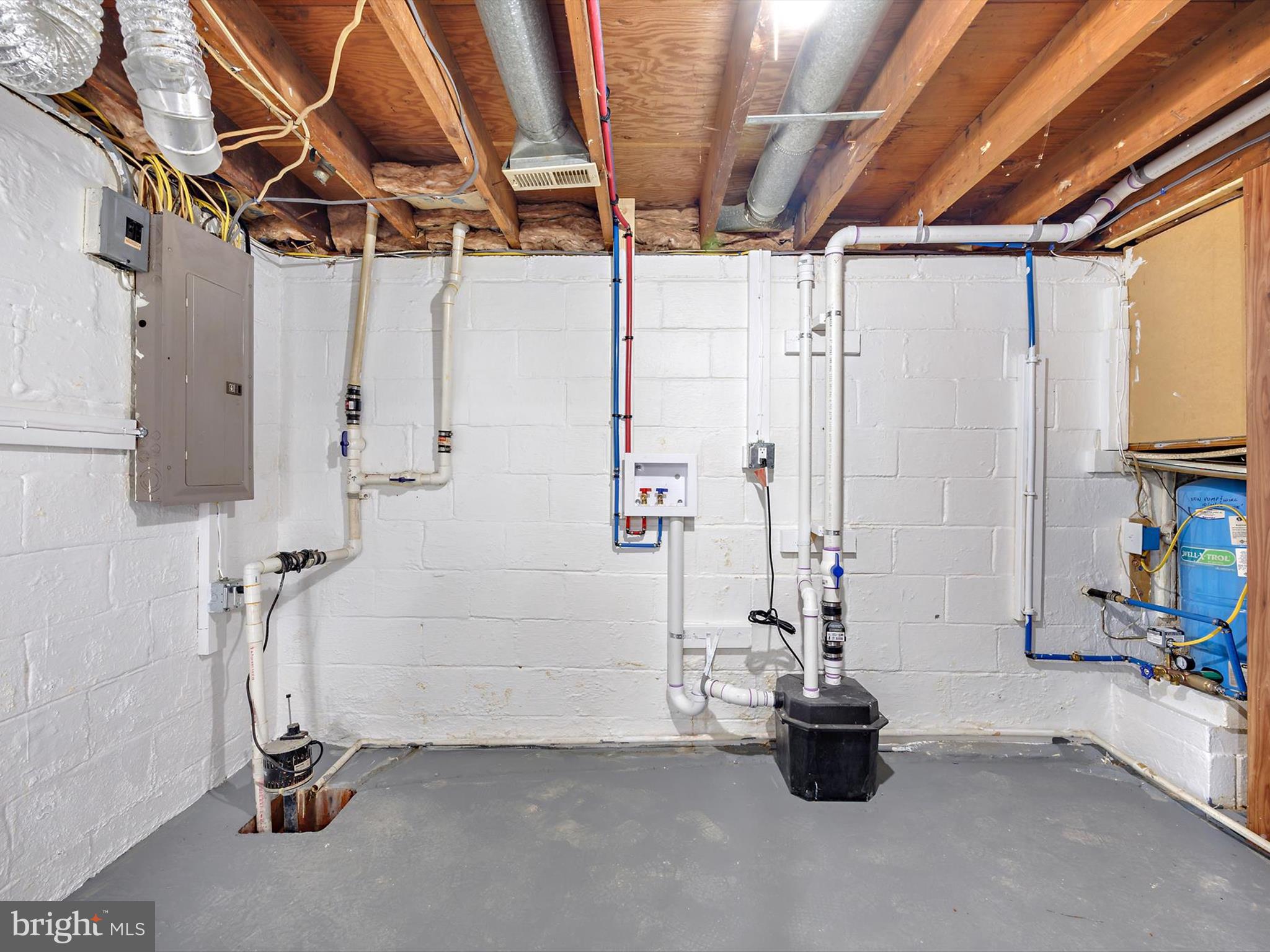 UPPER MAGOTHY BEACH - Residential