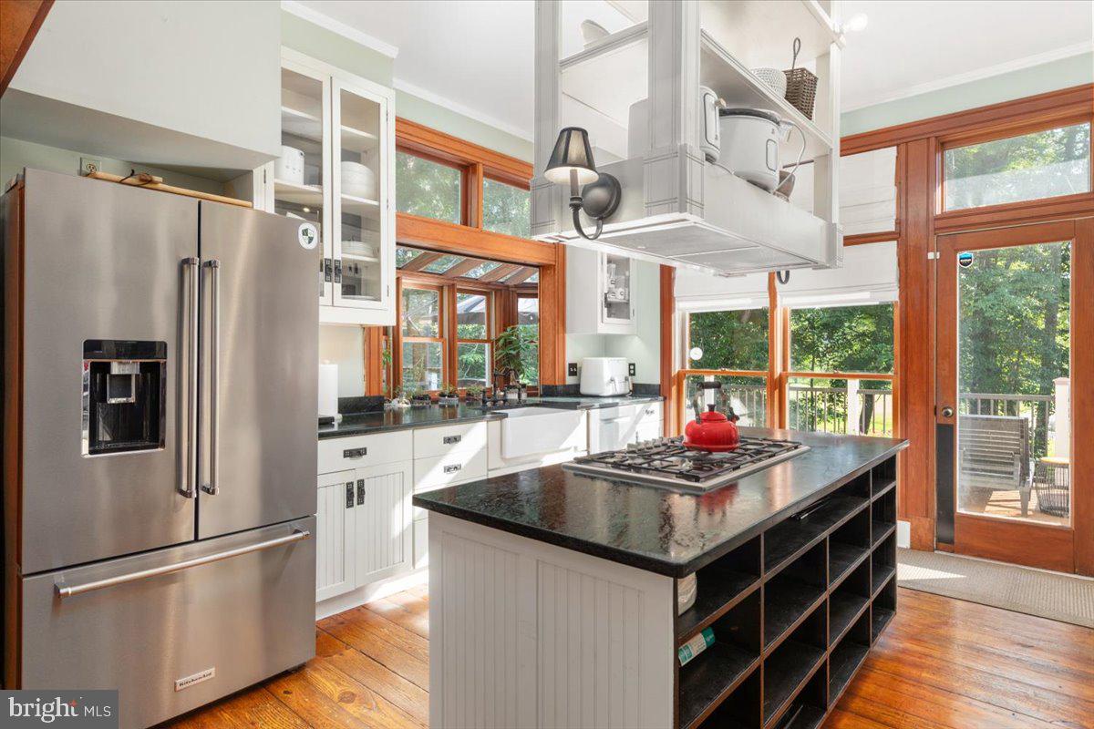 8501 COUNTRY CLUB LANE