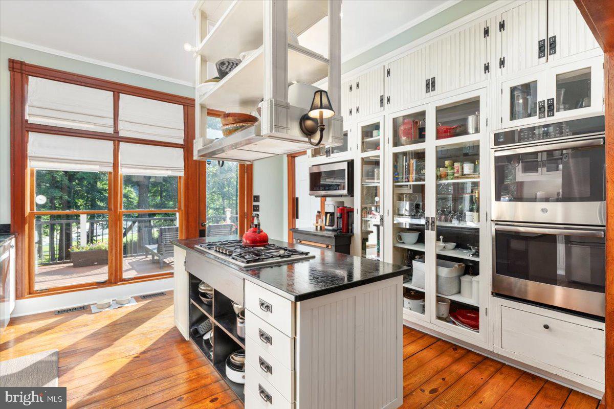 8501 COUNTRY CLUB LANE