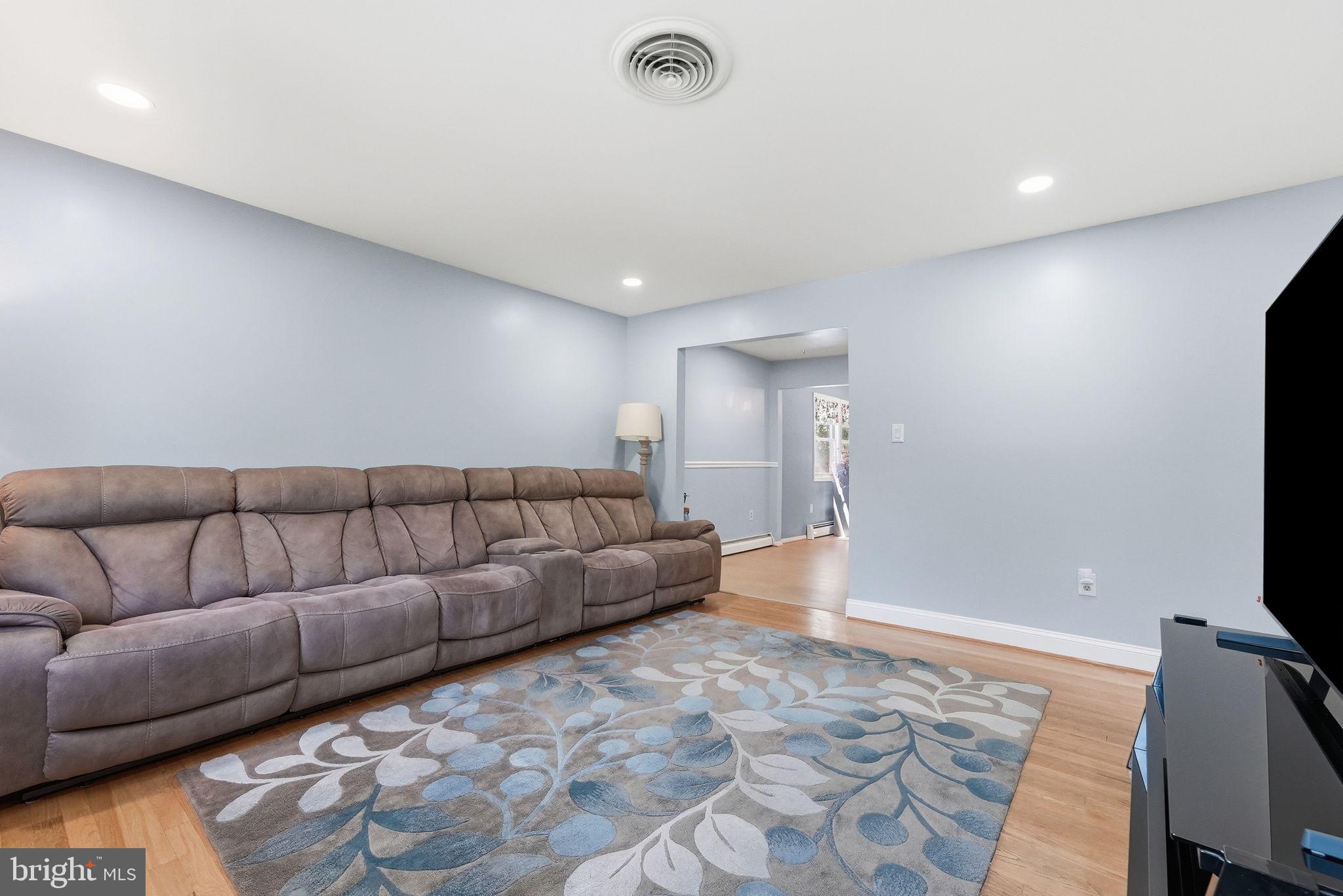 2208 EMPORIA STREET