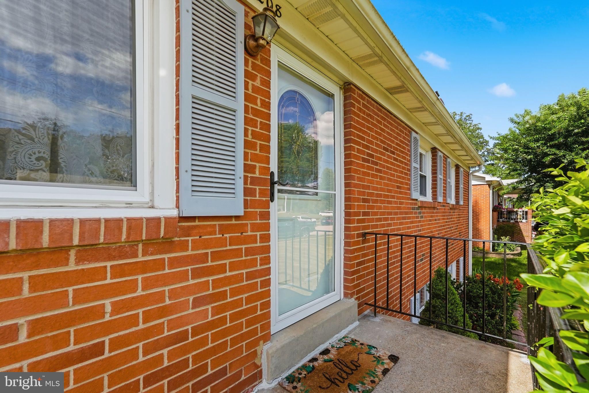 2208 EMPORIA STREET