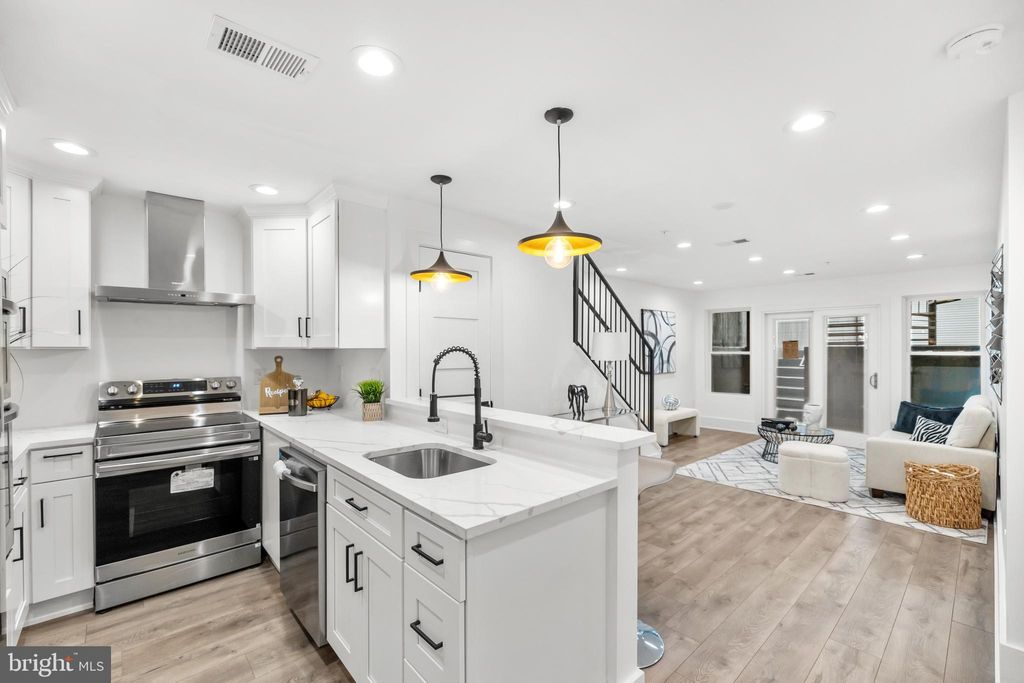 Photo of 113 18th Street SE #1, WASHINGTON, DC 20003 (MLS # DCDC2225440)