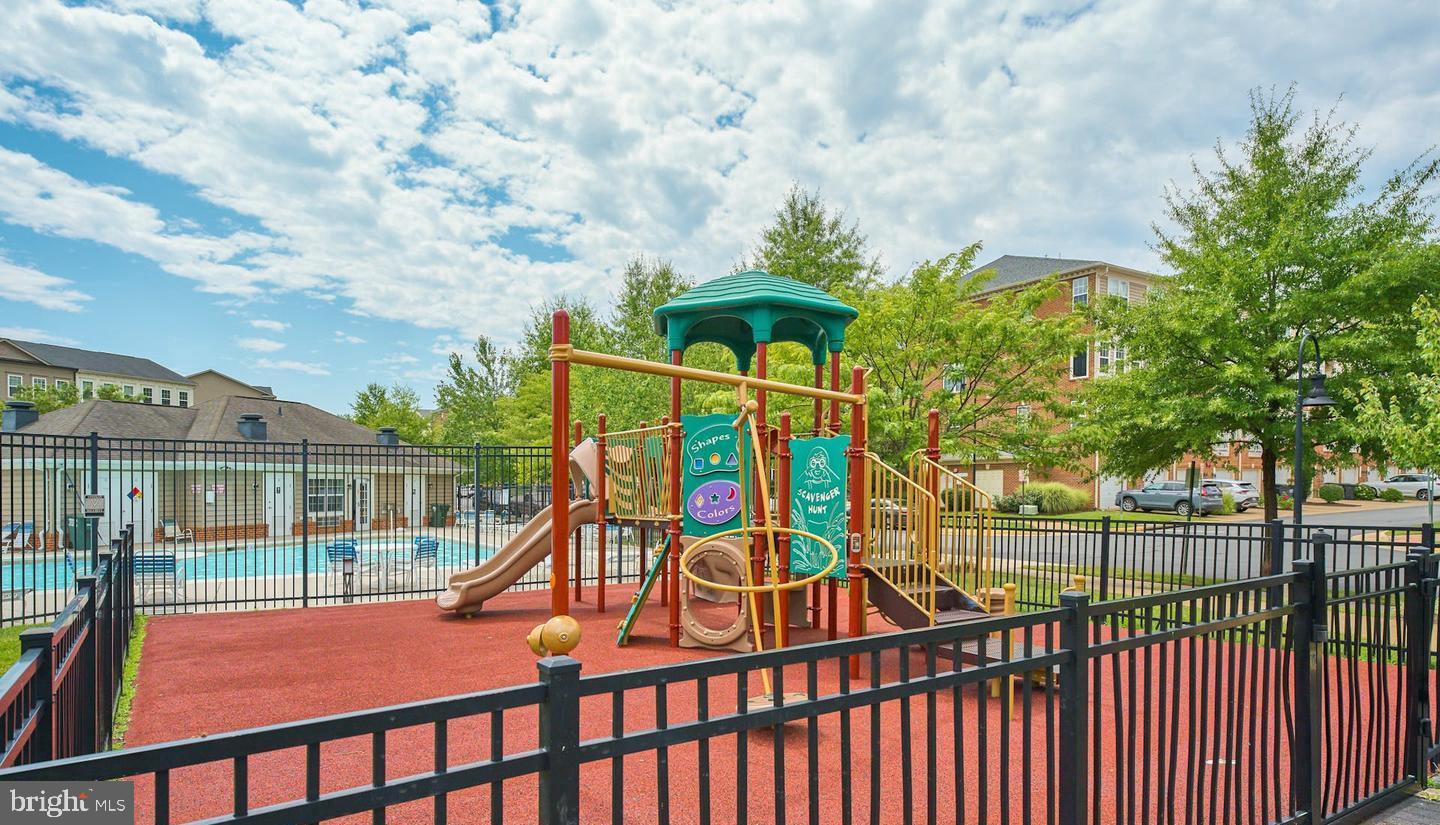 MARKET CENTER CONDOMINIUM - Residential