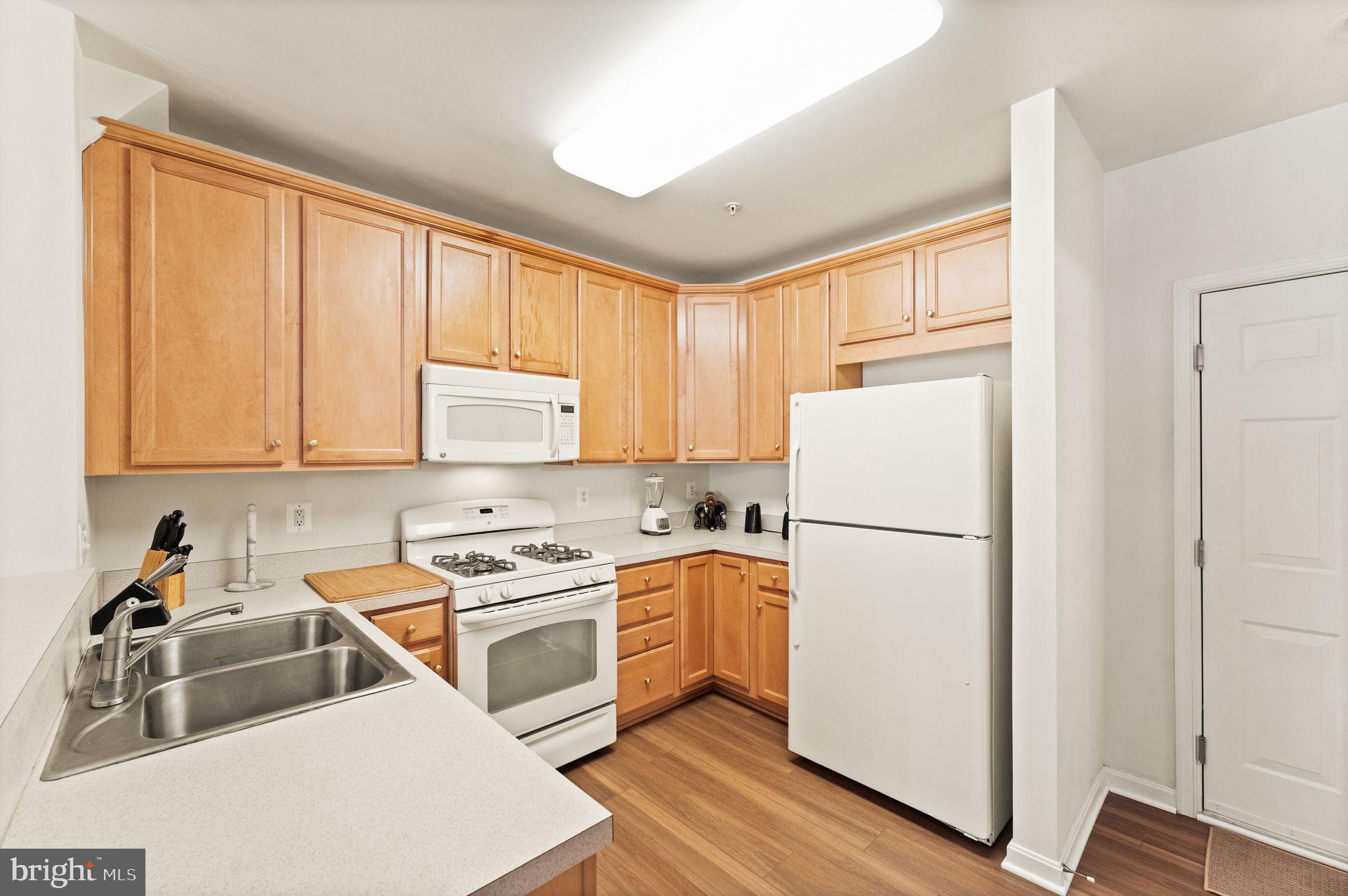 MARKET CENTER CONDOMINIUM - Residential