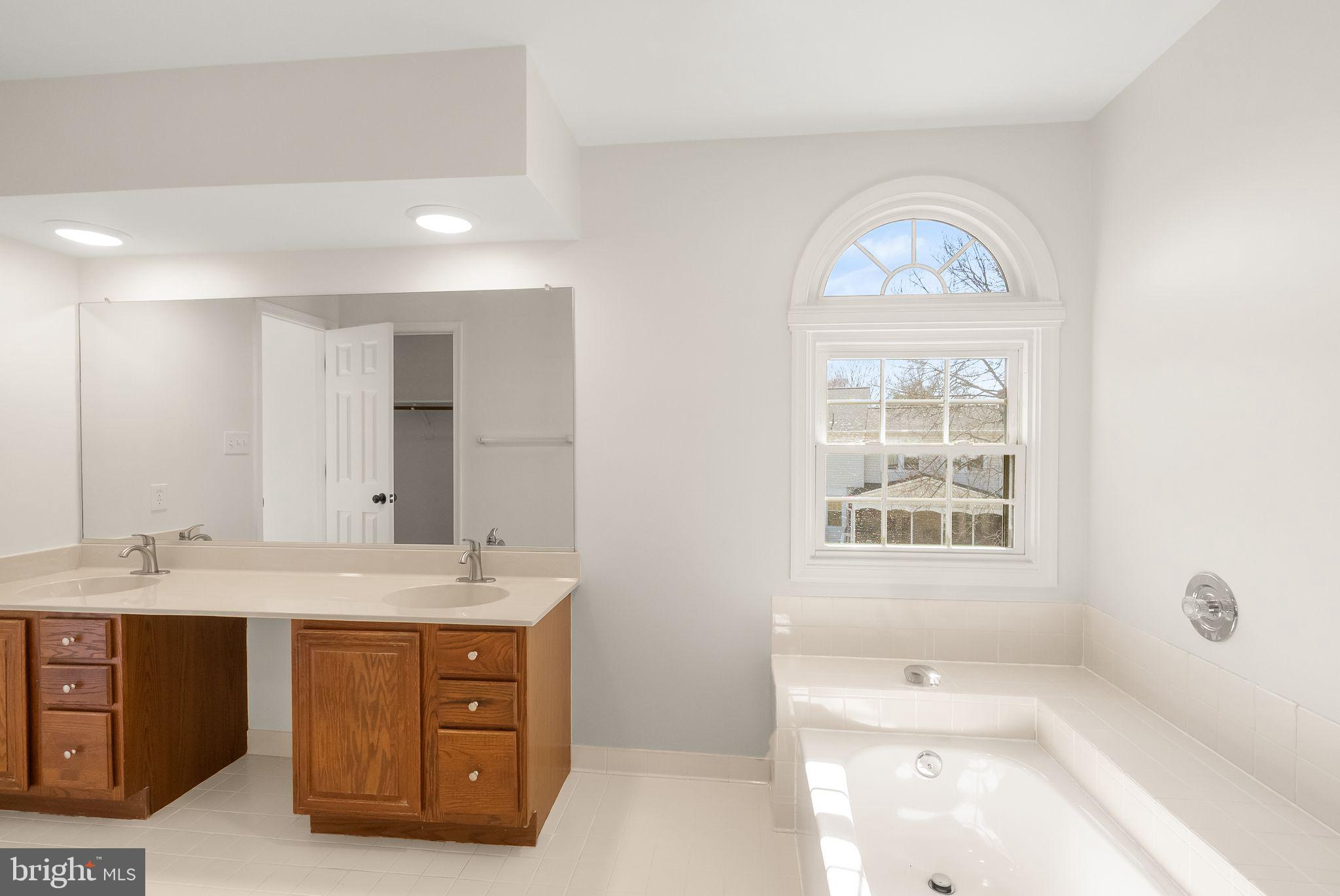 BELLE POND FARM - Residential