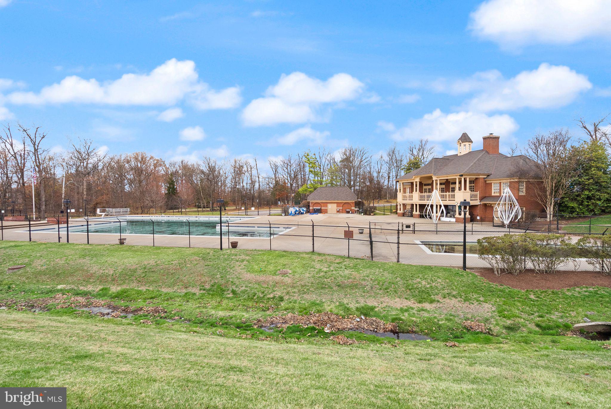 BELLE POND FARM - Residential