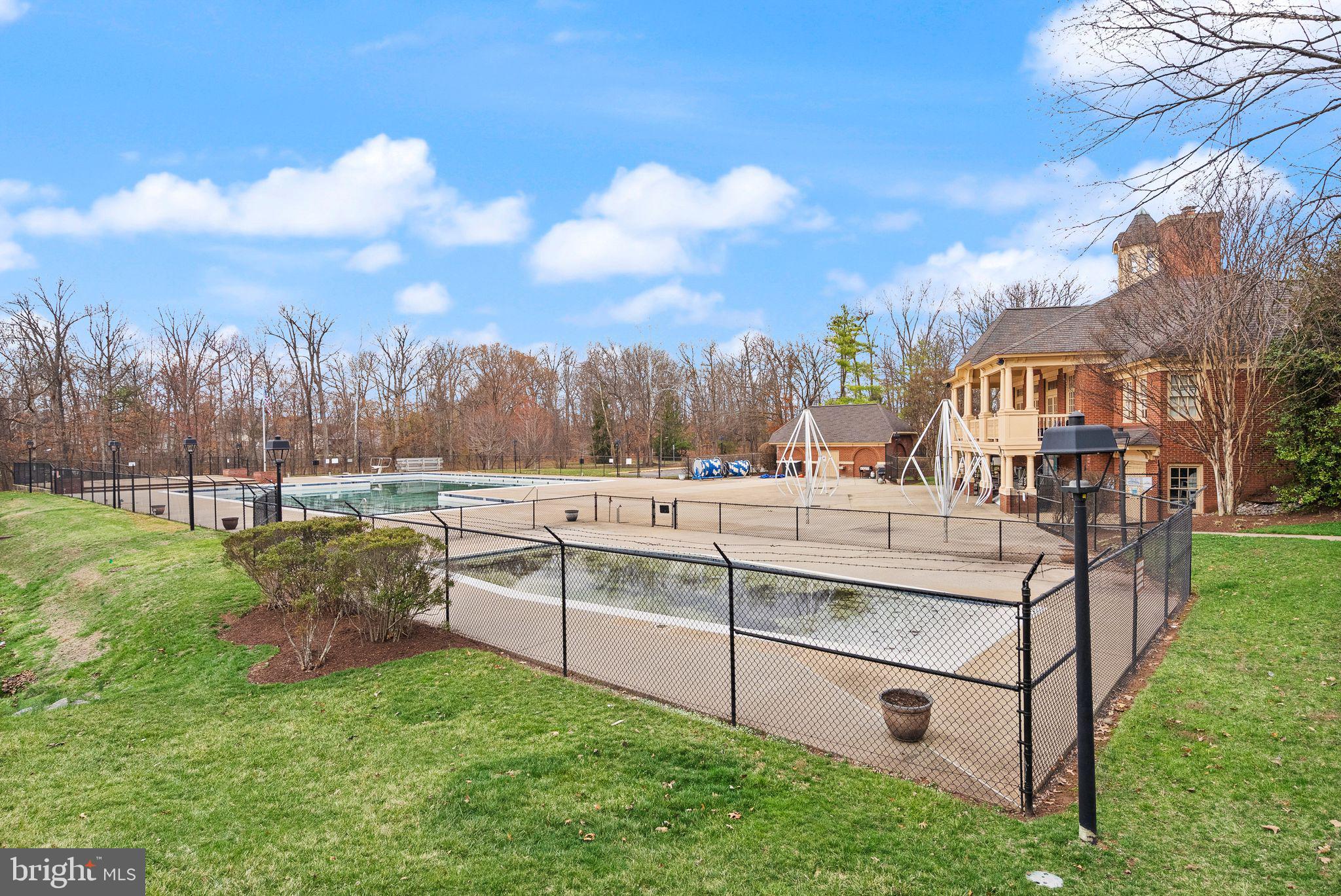 BELLE POND FARM - Residential