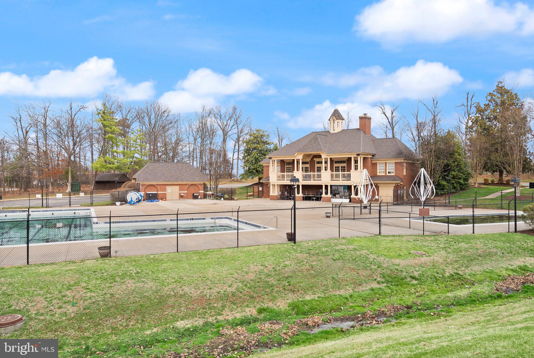BELLE POND FARM - Residential