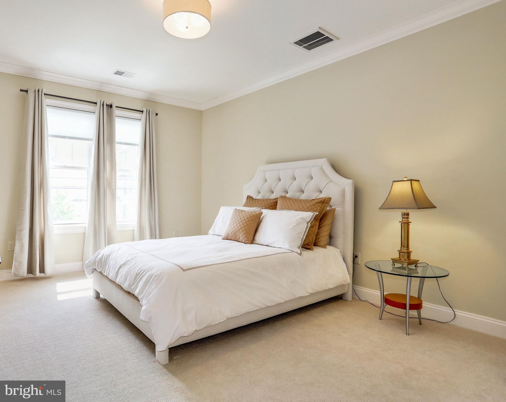 CRESCENT HILLS - Residential