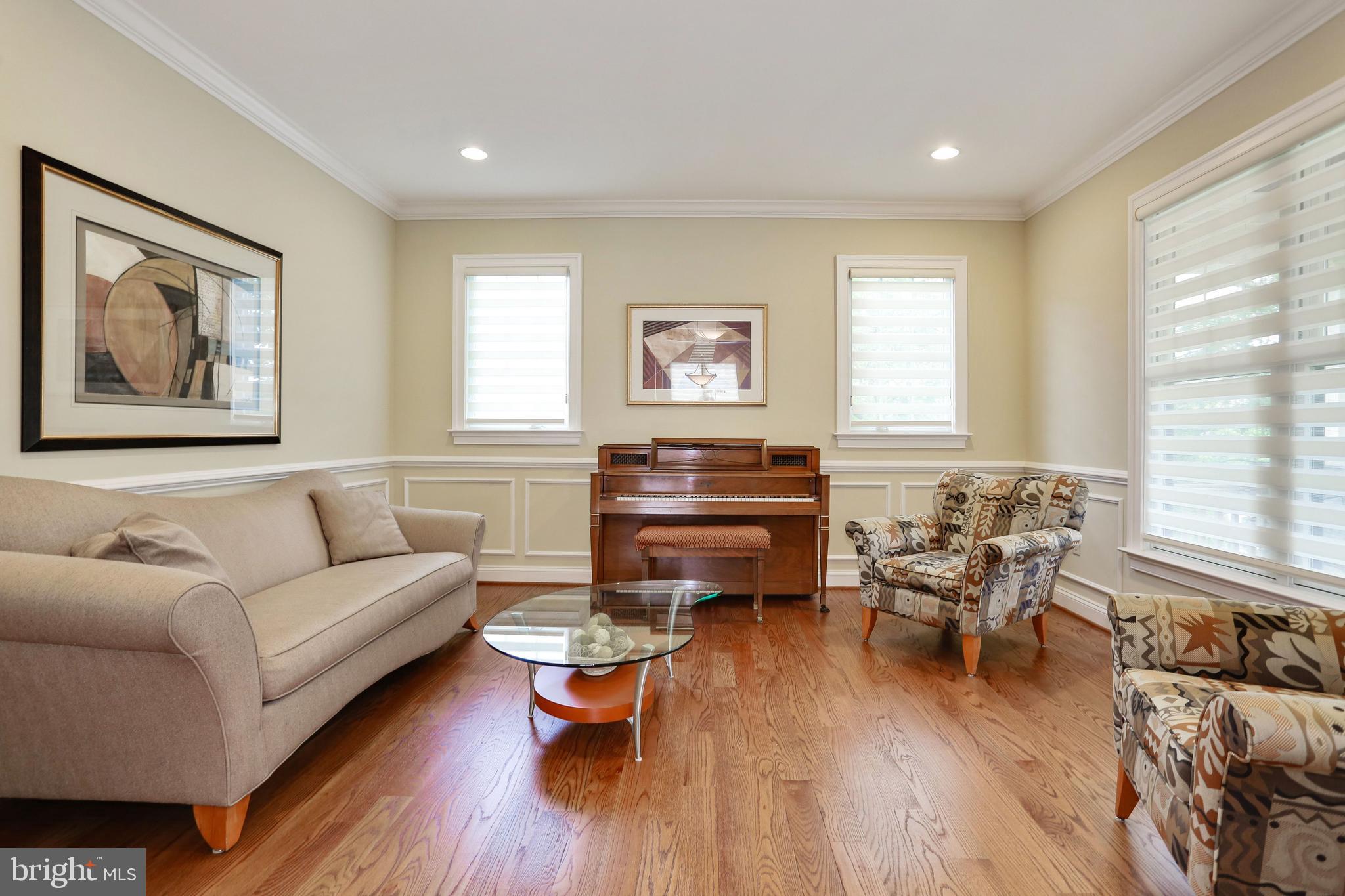 CRESCENT HILLS - Residential