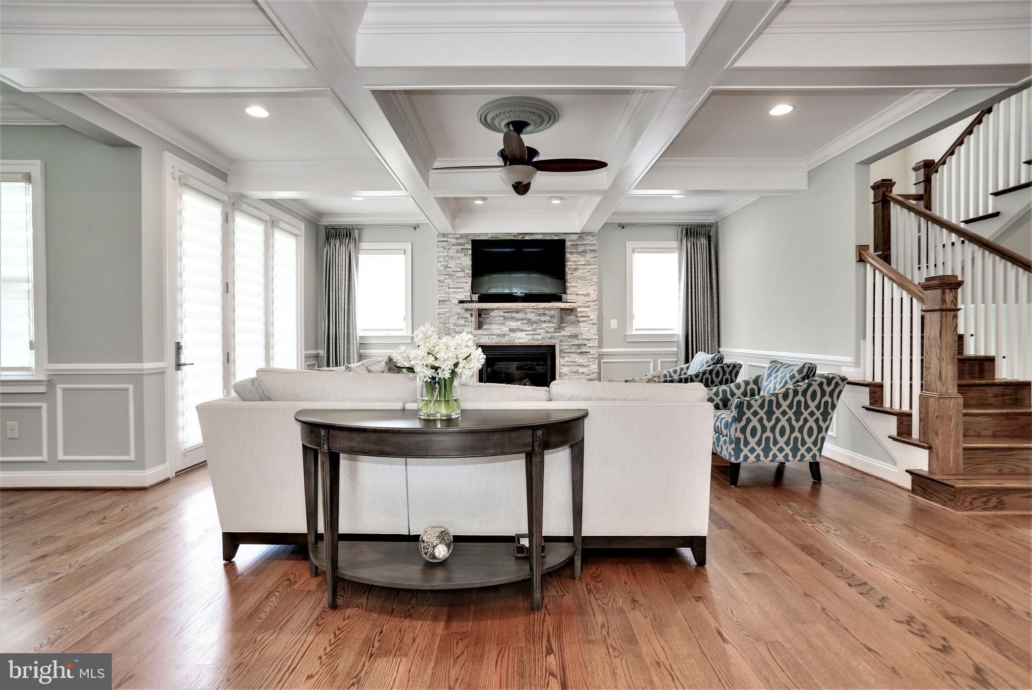 CRESCENT HILLS - Residential