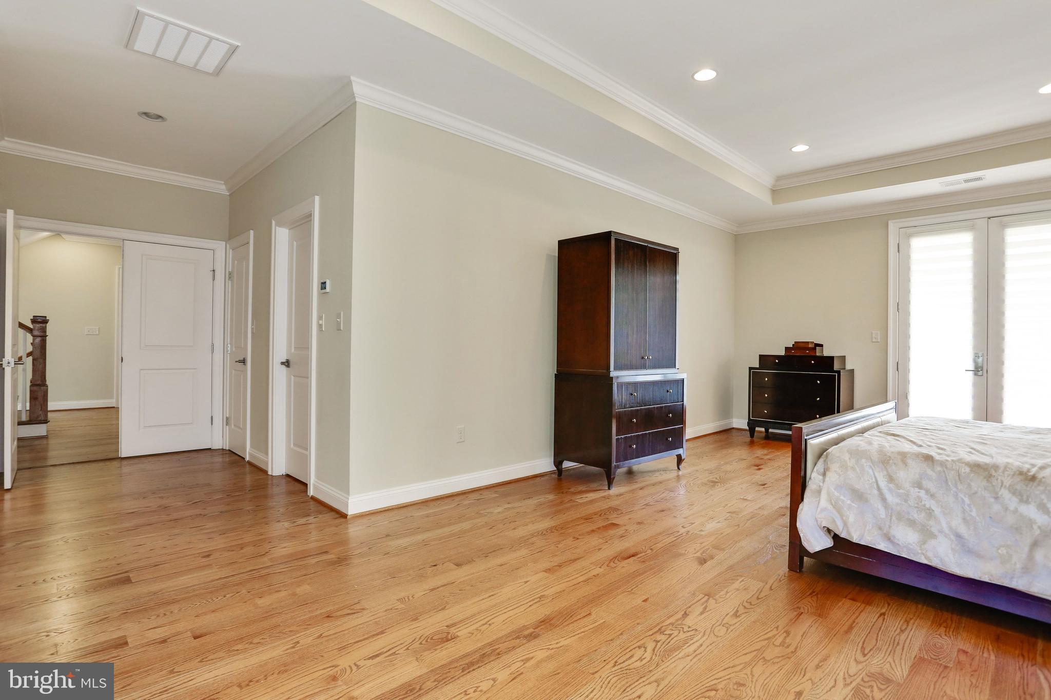 CRESCENT HILLS - Residential