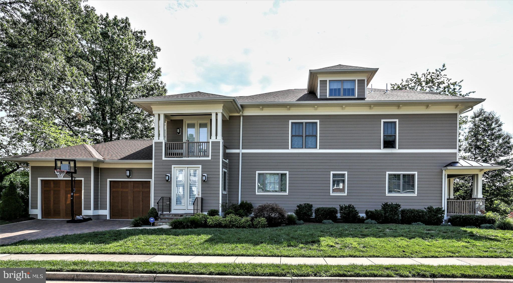 CRESCENT HILLS - Residential