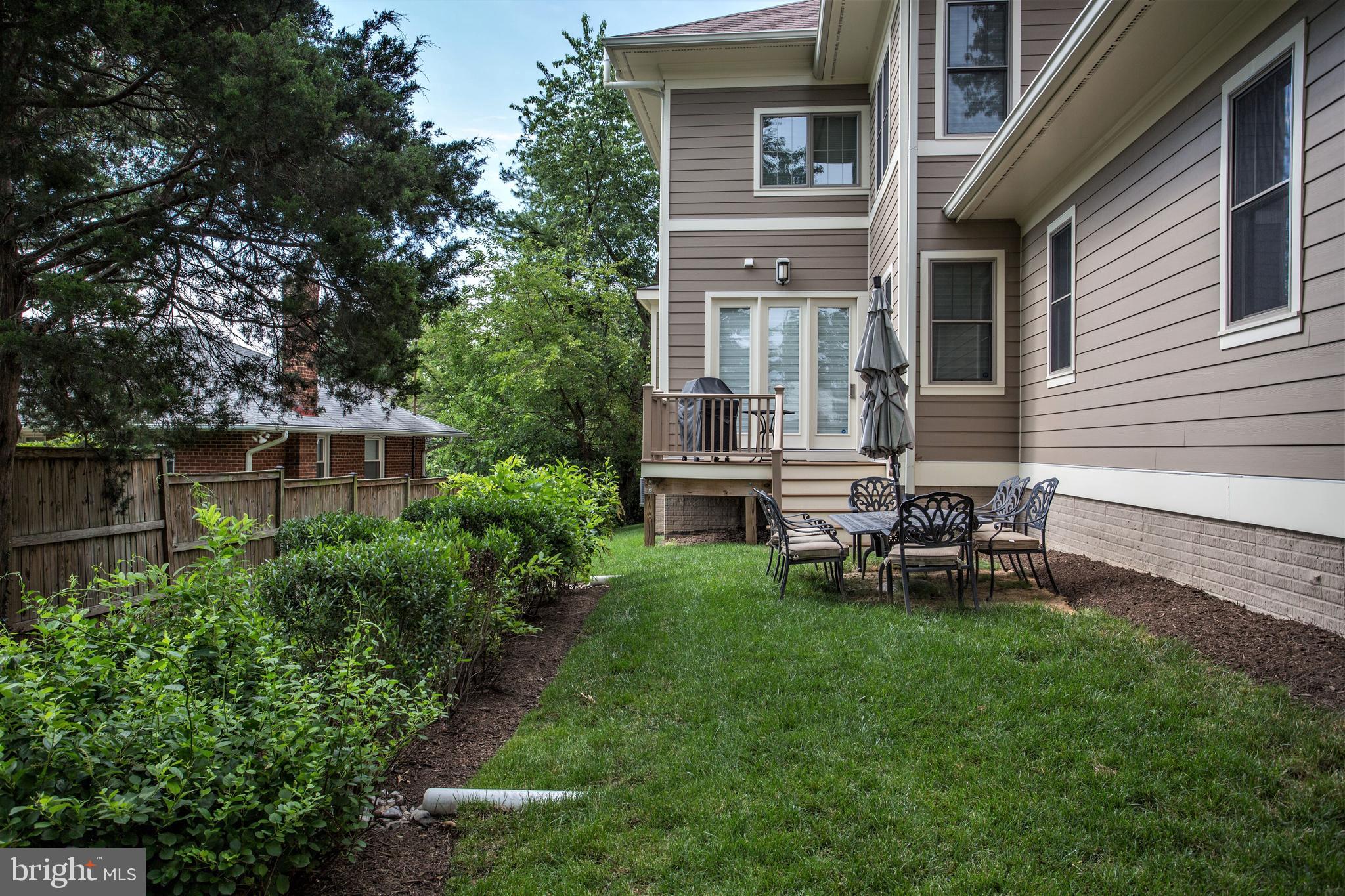 CRESCENT HILLS - Residential