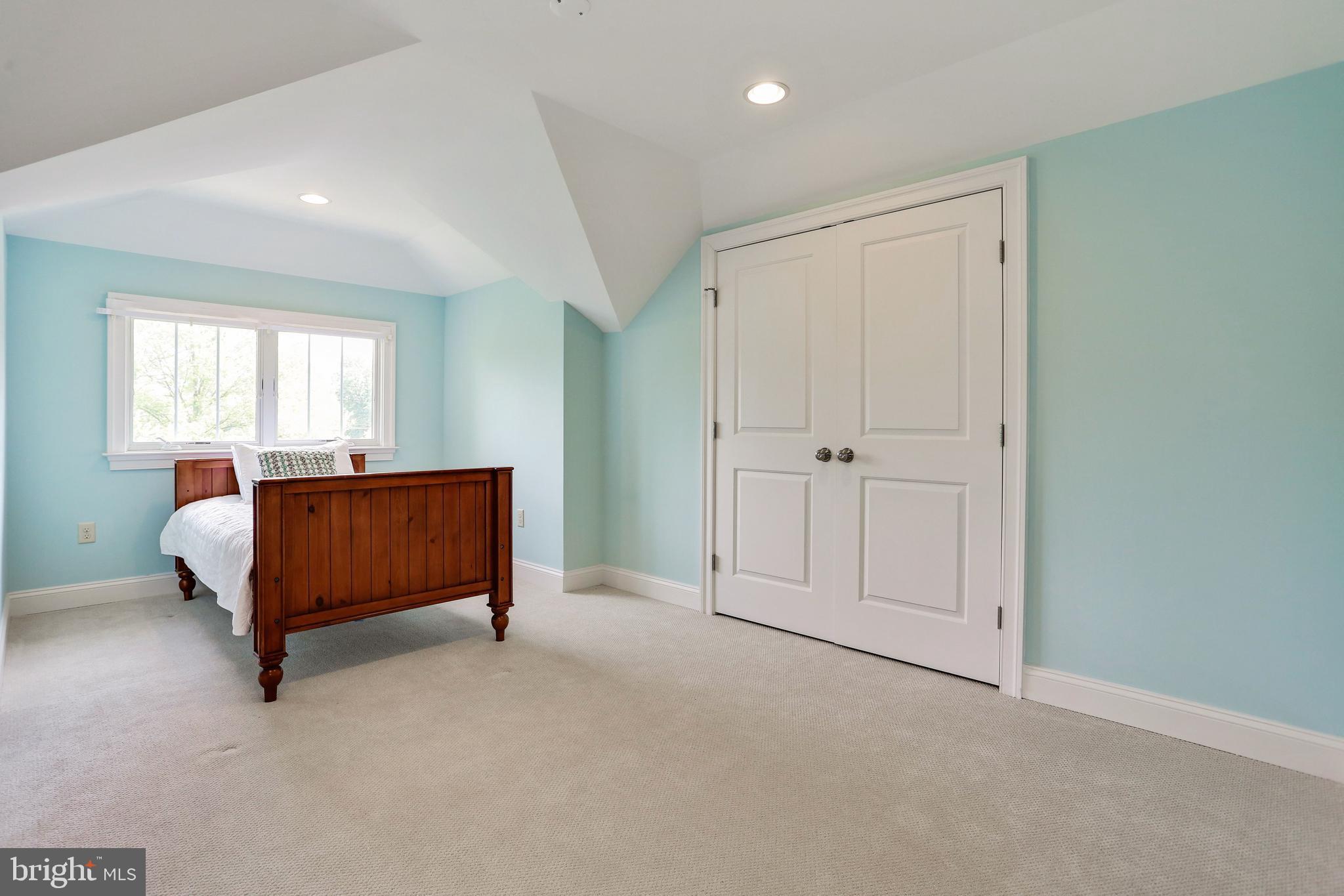 CRESCENT HILLS - Residential