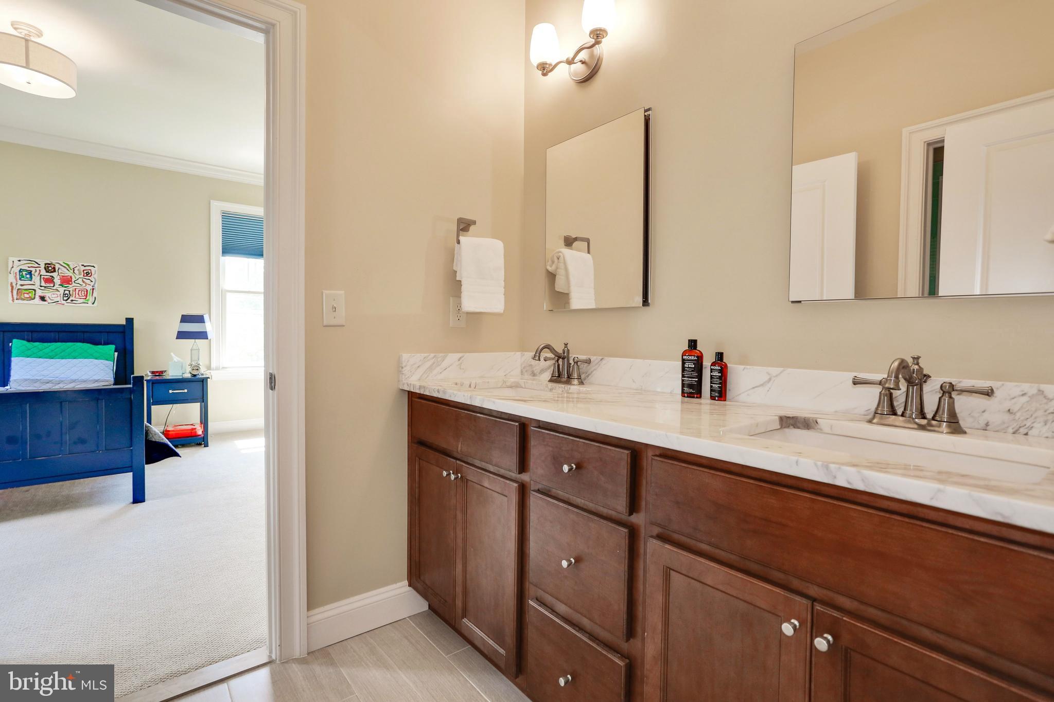 CRESCENT HILLS - Residential