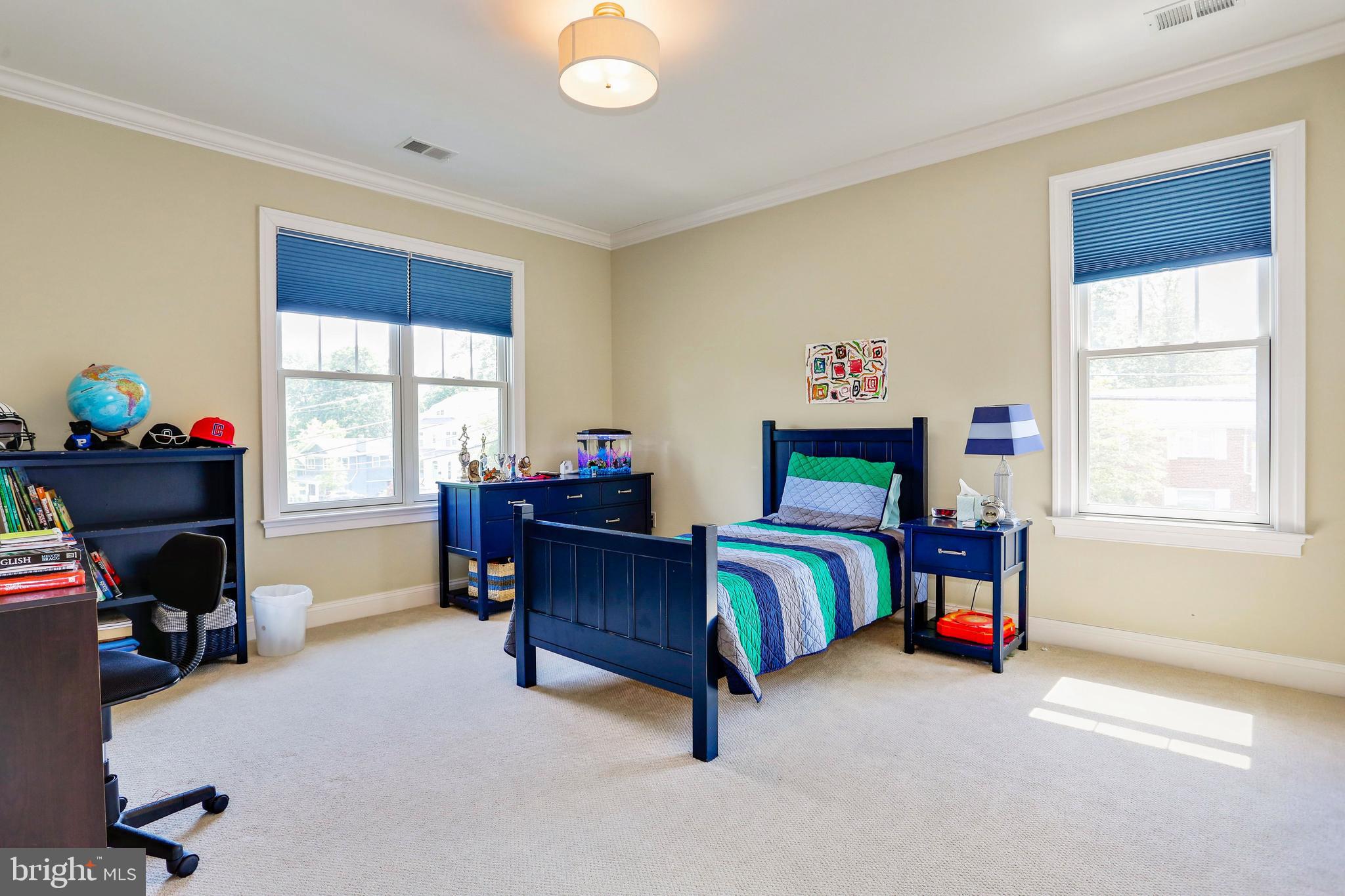 CRESCENT HILLS - Residential