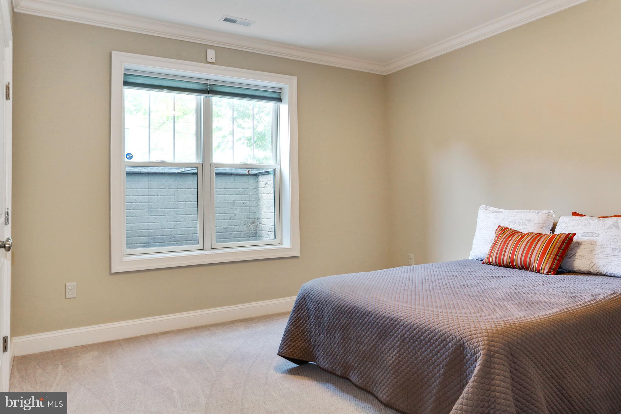 CRESCENT HILLS - Residential