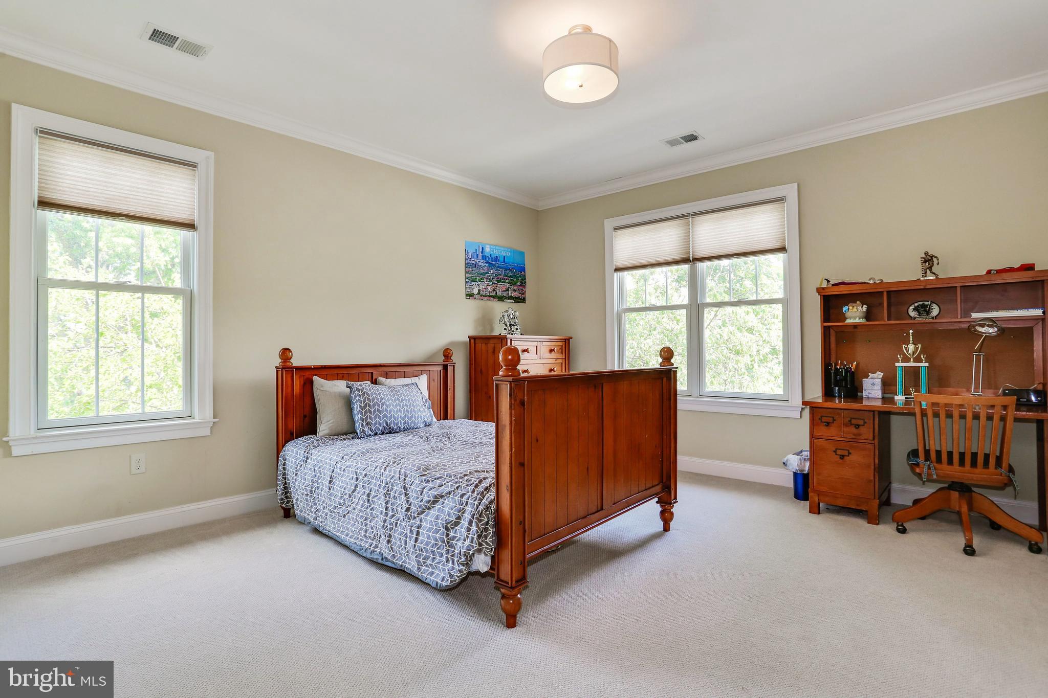 CRESCENT HILLS - Residential