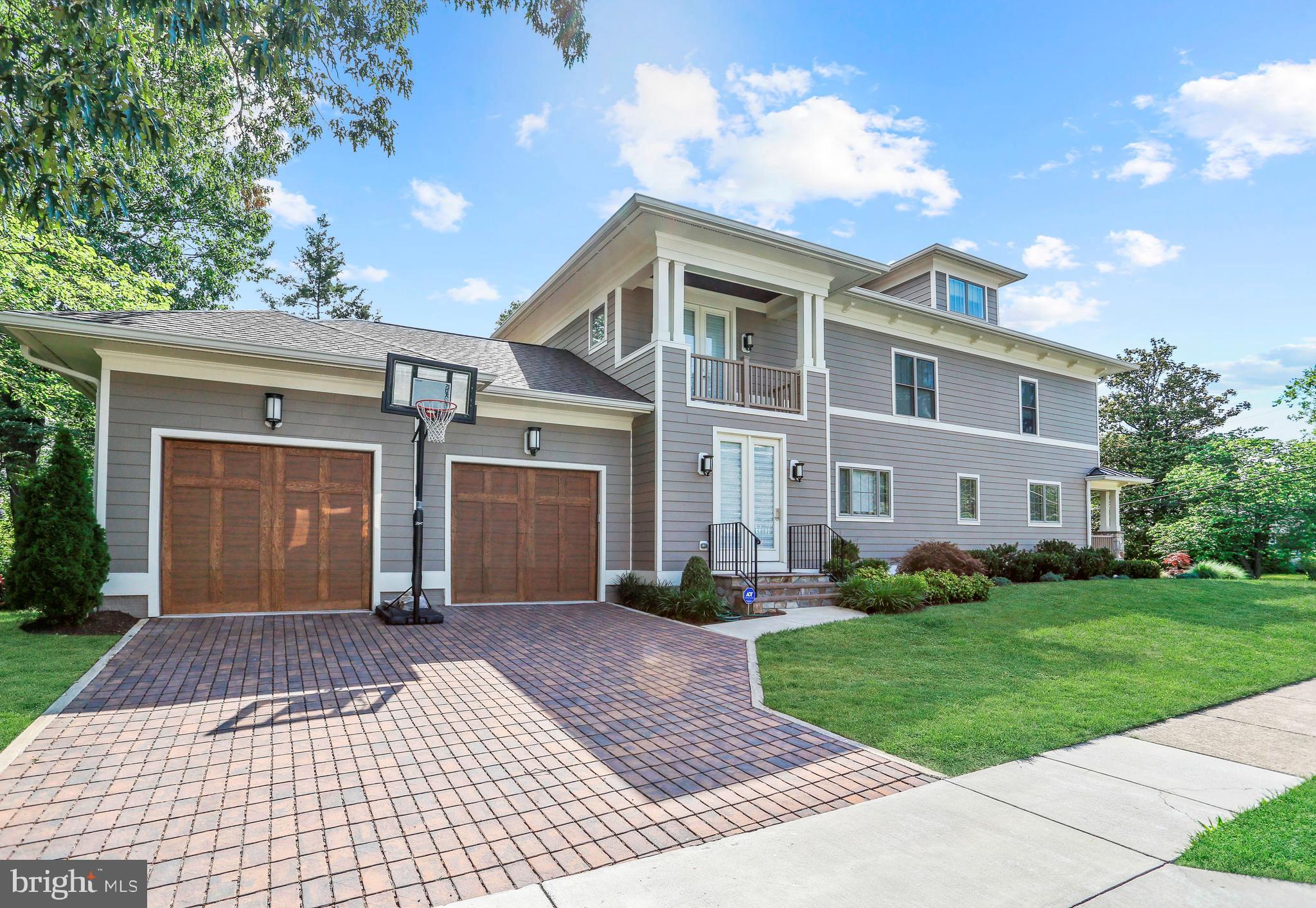 CRESCENT HILLS - Residential