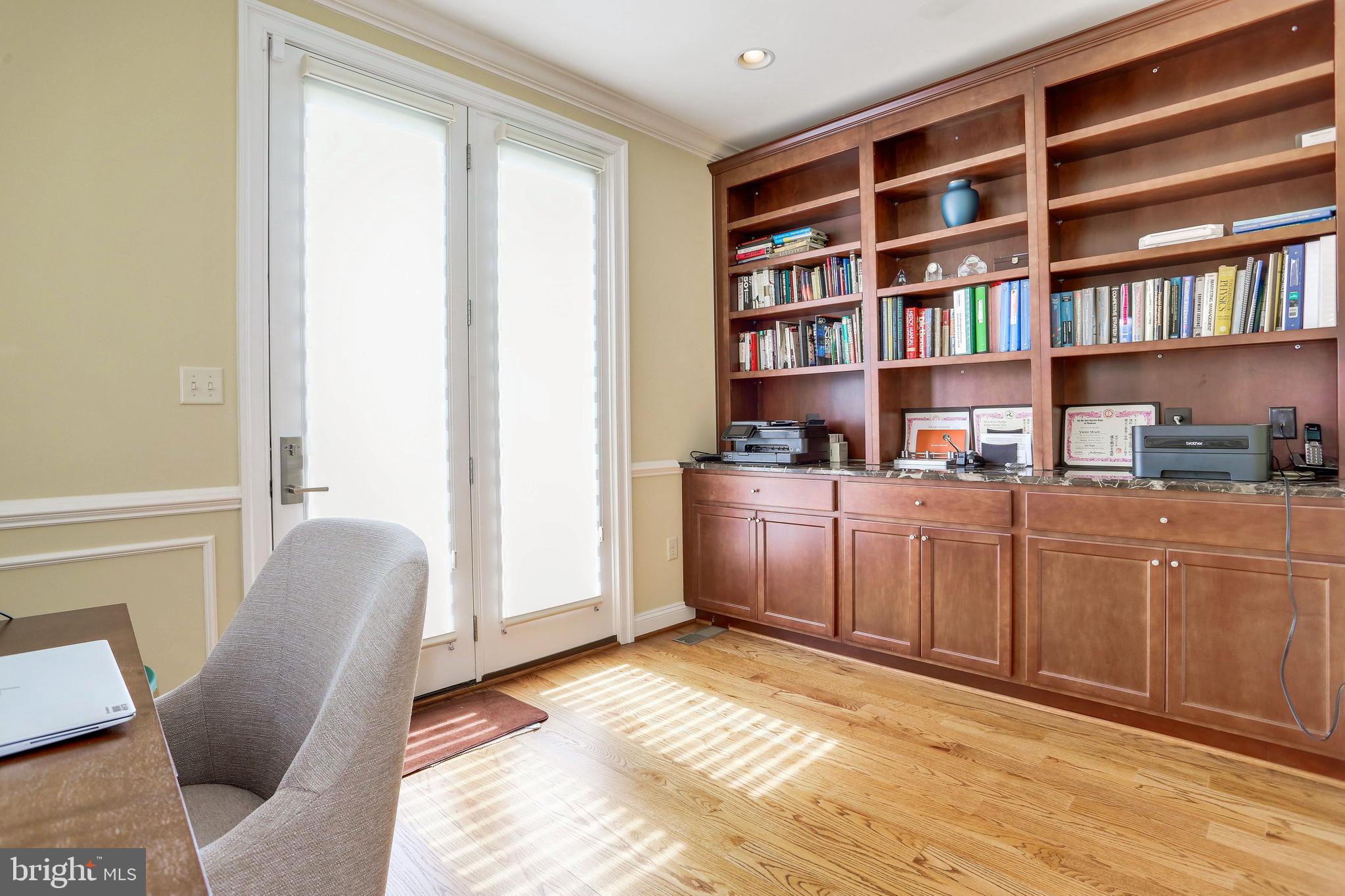 CRESCENT HILLS - Residential